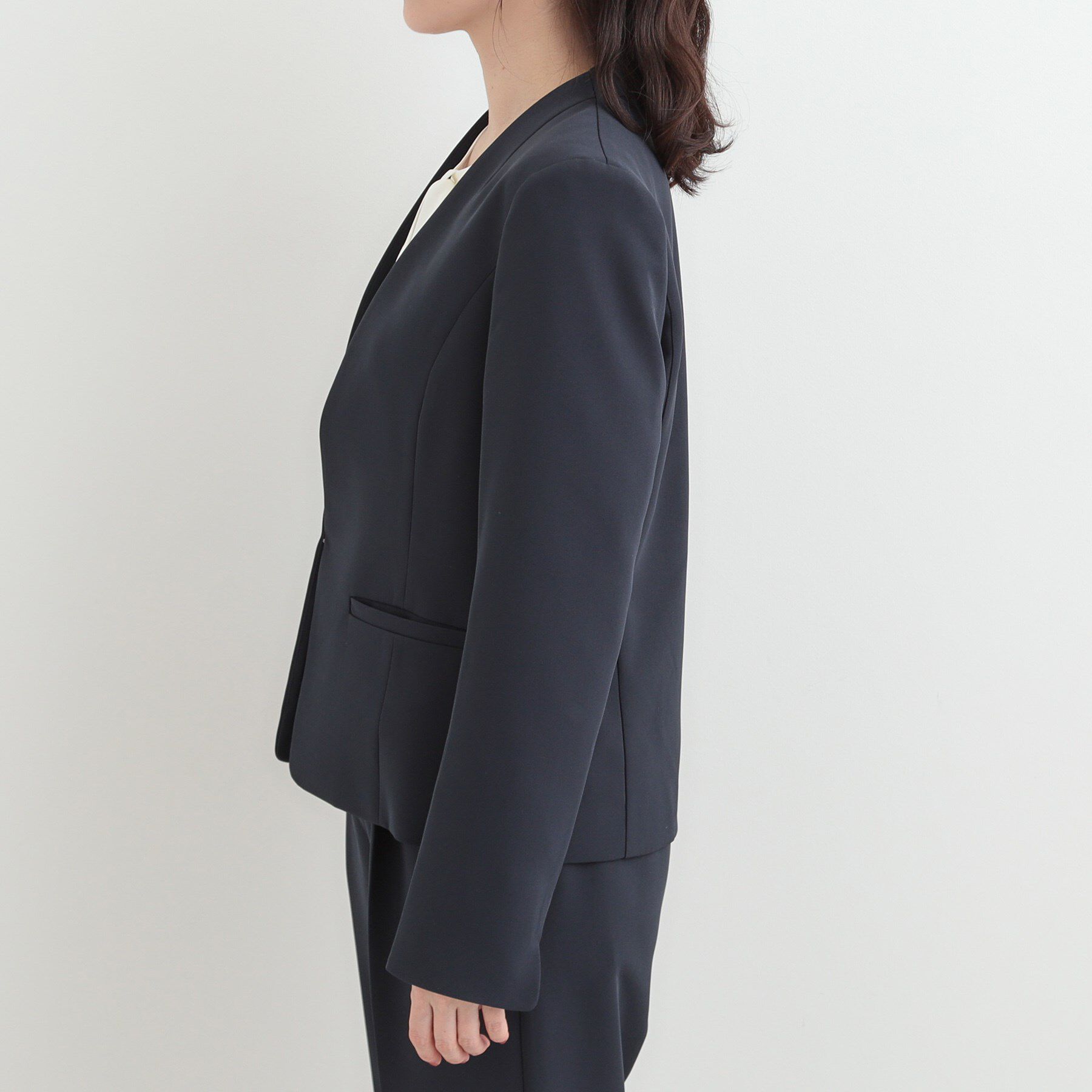 SHOO･LA･RUE「【3点スーツセット/洗濯機可】時短で好印象 セットアップ+ブラウス」|ノーカラージャケット|