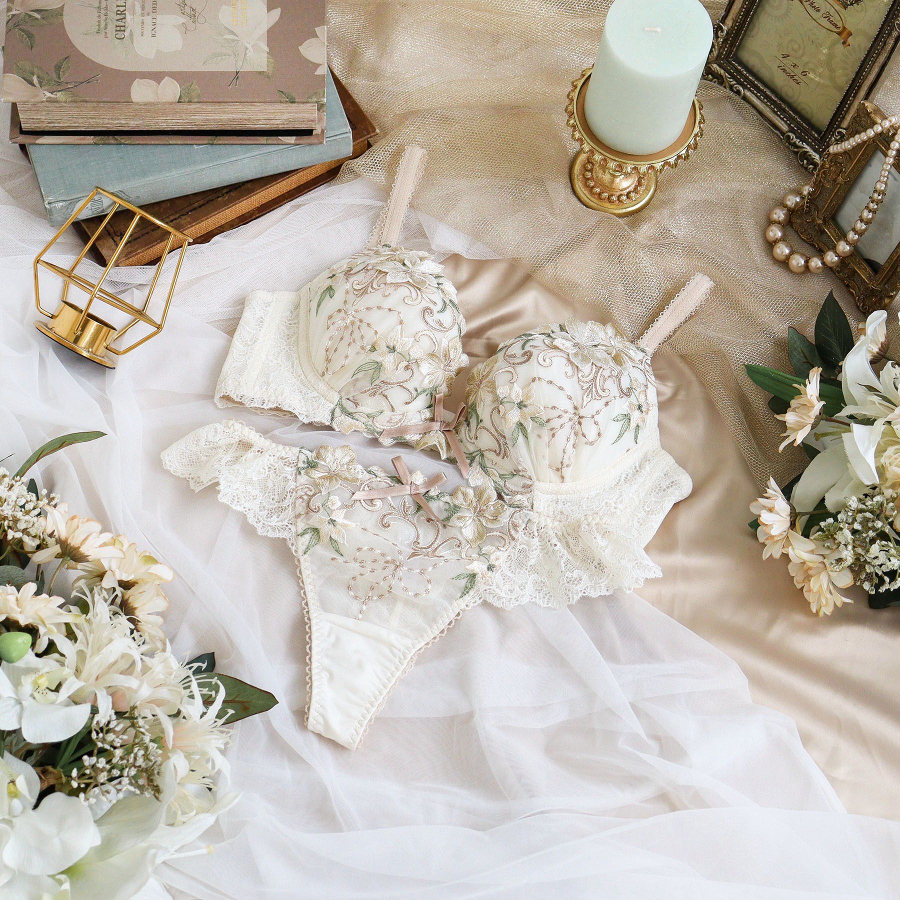 Risa Magli「ヴァネッサ ブラジャー (B-C) ＜V Make Type＞」|インナー|