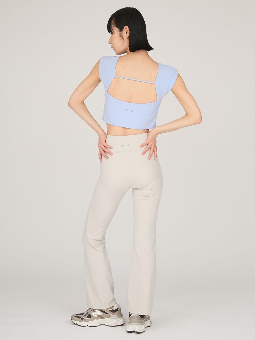 emmi yoga「サステナレッチUnity フレアパンツ」|チノ|