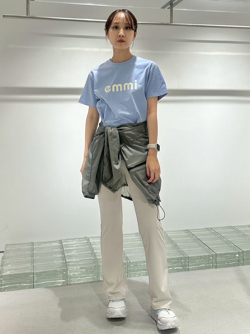 emmi yoga「サステナレッチUnity フレアパンツ」|チノ|