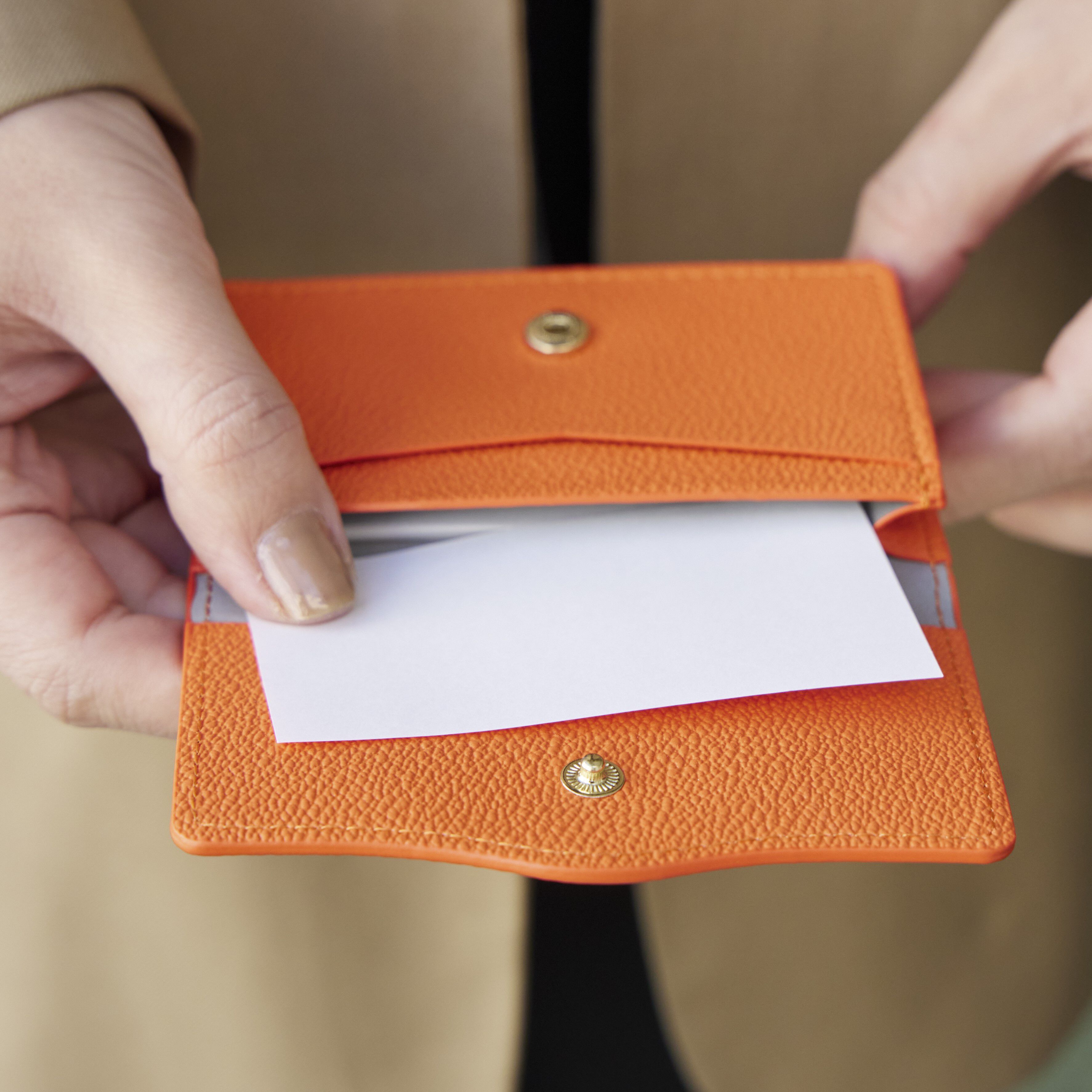 PEDIR「PEDIR(ペディール) マエストラーレ ネームカードケース マークス」|名刺入れ・カードケース|オレンジ