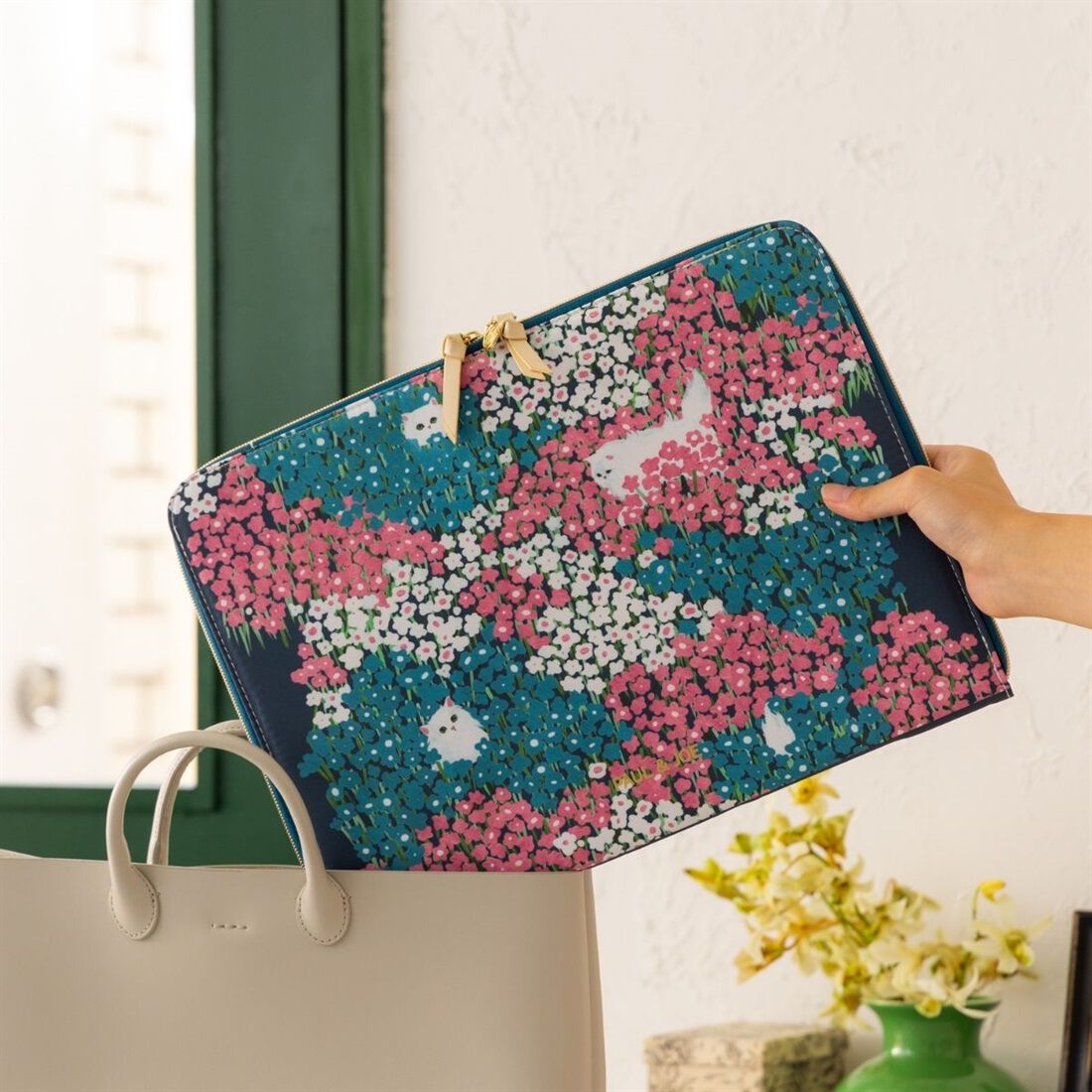 PAUL&JOE「インナーキャリングケース・Ｌ／ポール＆ジョー・デジタルアクセサリー」|モバイルケース|ﾊｲﾄﾞ･ｱﾝﾄﾞ･ｼｰｸ