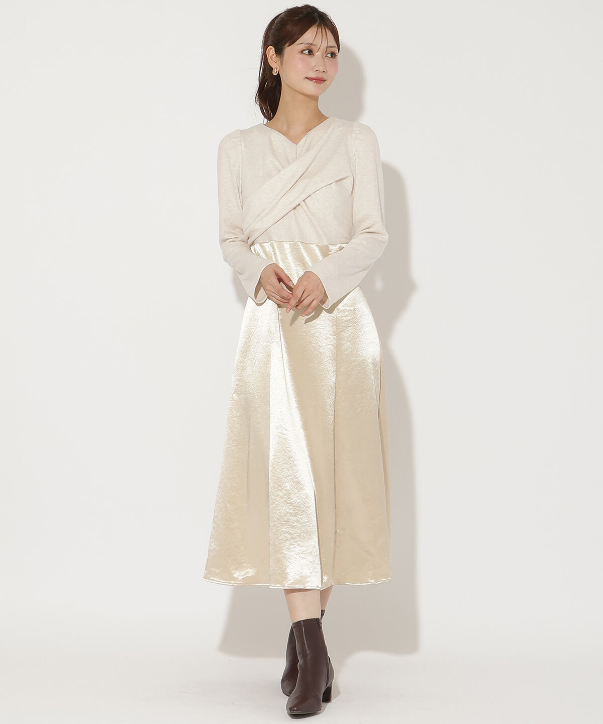 アンドクチュール「サテンドッキングワンピース」|ワンピース|ベージュ