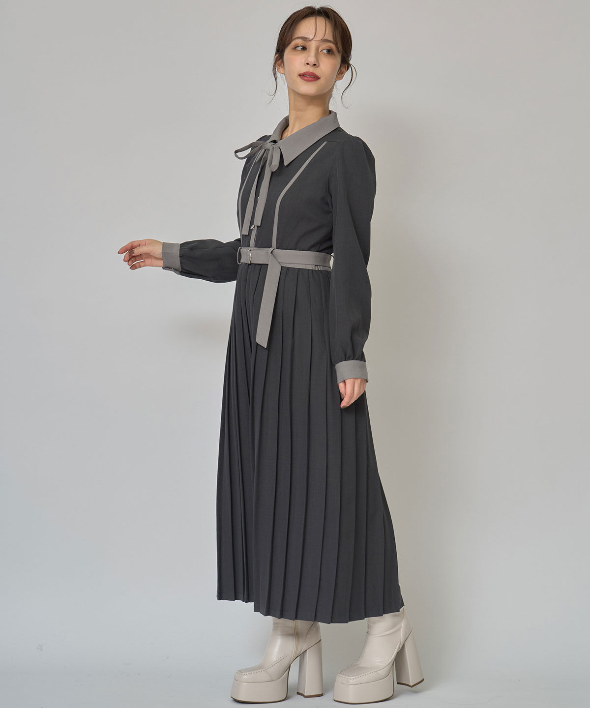 REDYAZEL「クラシカルバイカラーラインリボンタイプリーツロングワンピース」|ワンピース|