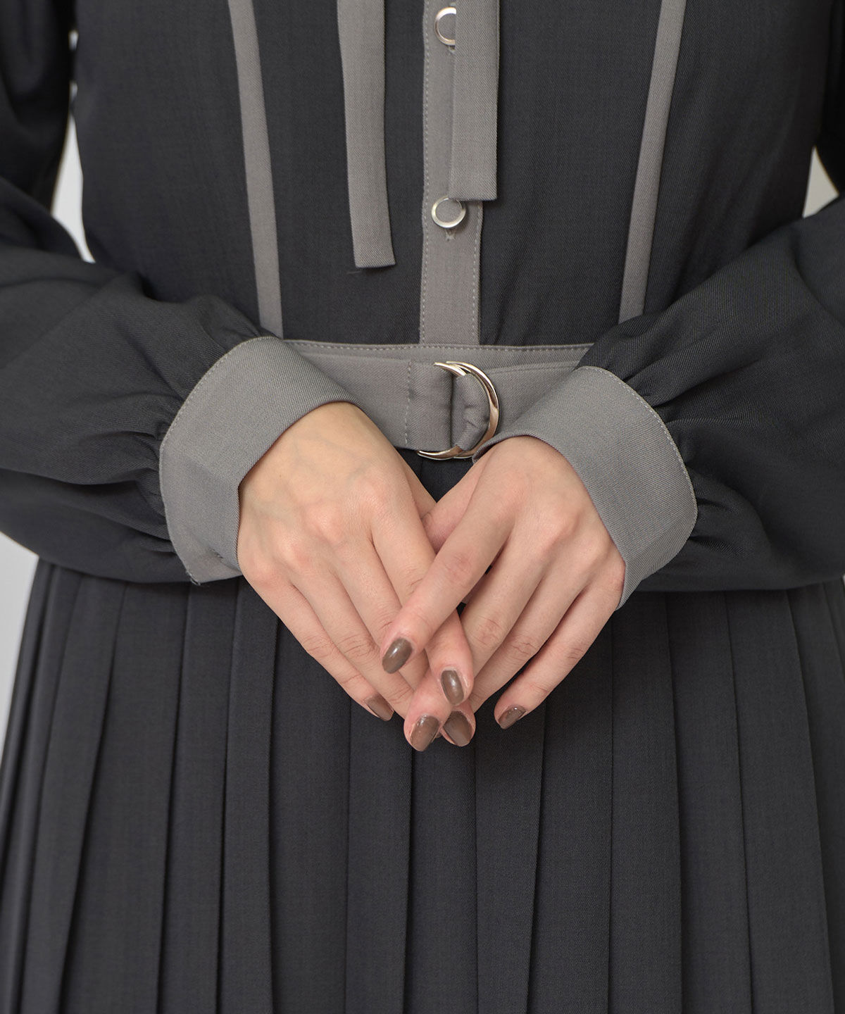 REDYAZEL「クラシカルバイカラーラインリボンタイプリーツロングワンピース」|ワンピース|