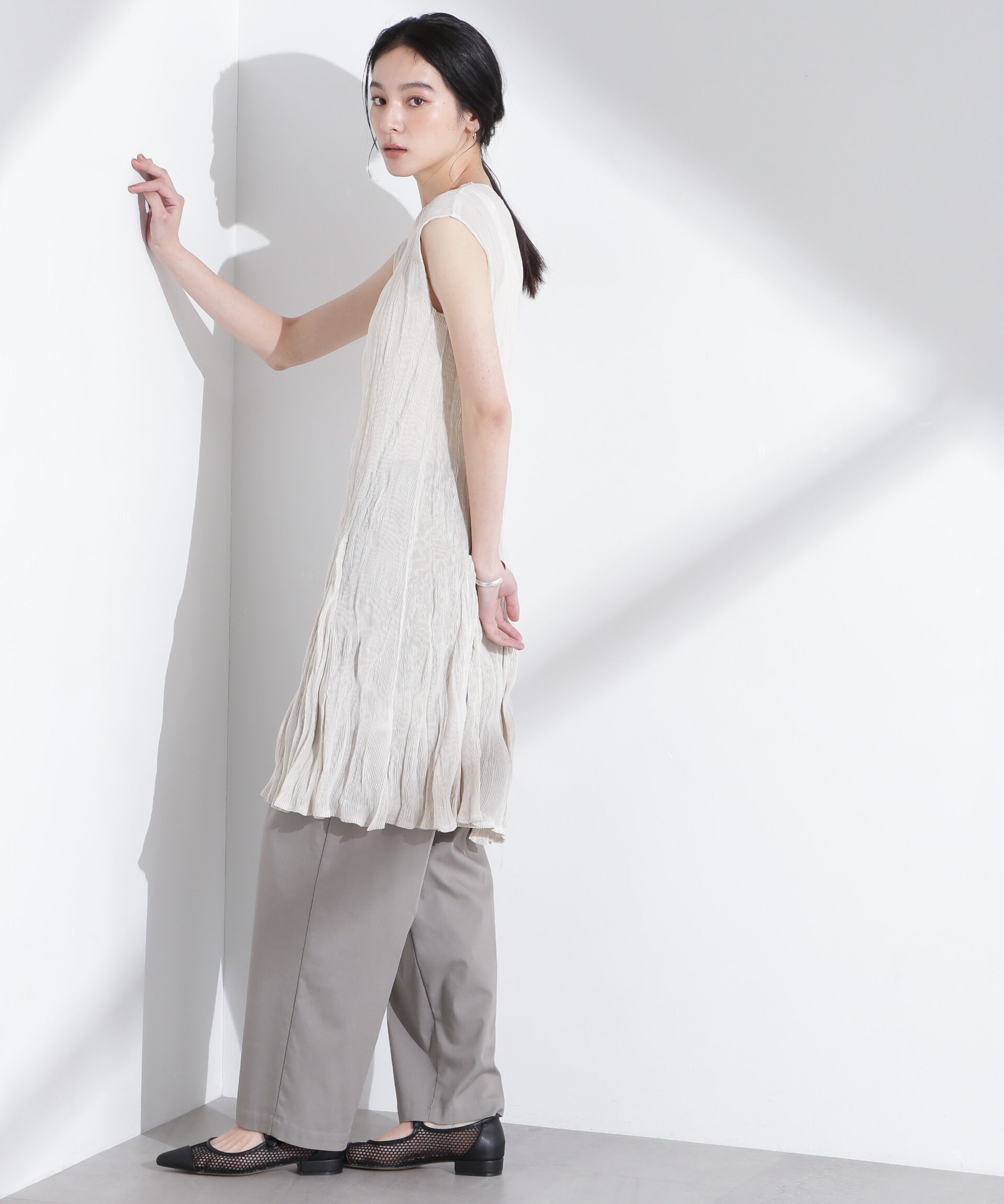 nano･universe「リネンストレッチタックコクーンパンツ」|チノ|