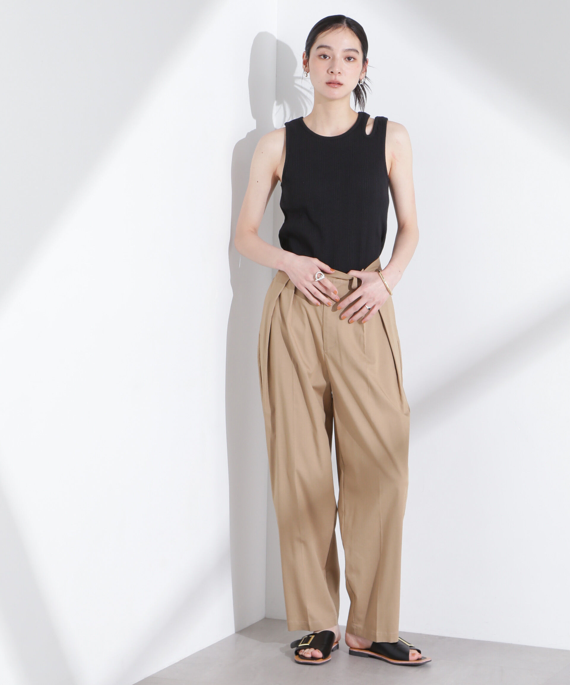 nano･universe「リネンストレッチタックコクーンパンツ」|チノ|