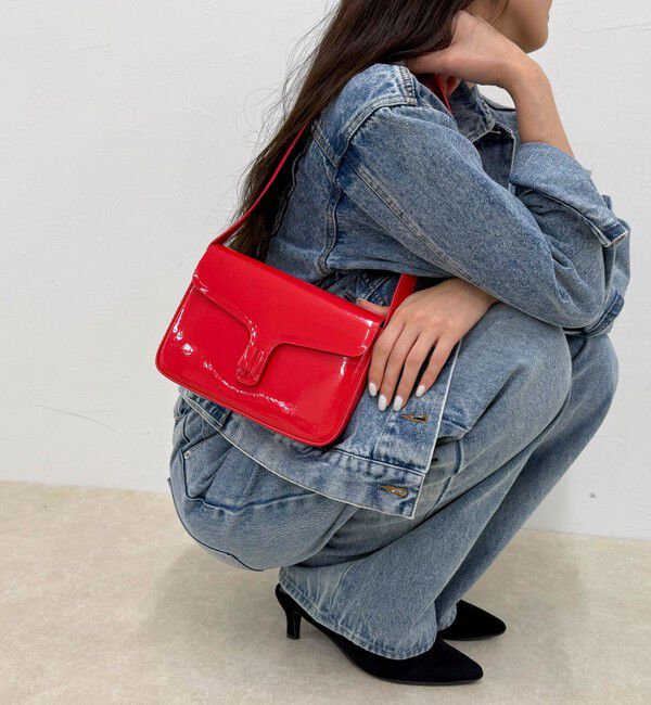 fredy emue「エナメルフラップワンハンドルバッグ」|ショルダー・メッセンジャー|