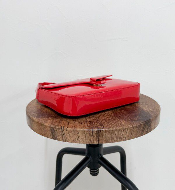 fredy emue「エナメルフラップワンハンドルバッグ」|ショルダー・メッセンジャー|