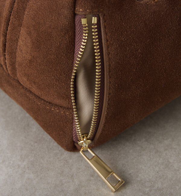  「【500mlペットボトル収納可/牛革】レザーチャームボストンバッグ/スエード」|ボストンバッグ|