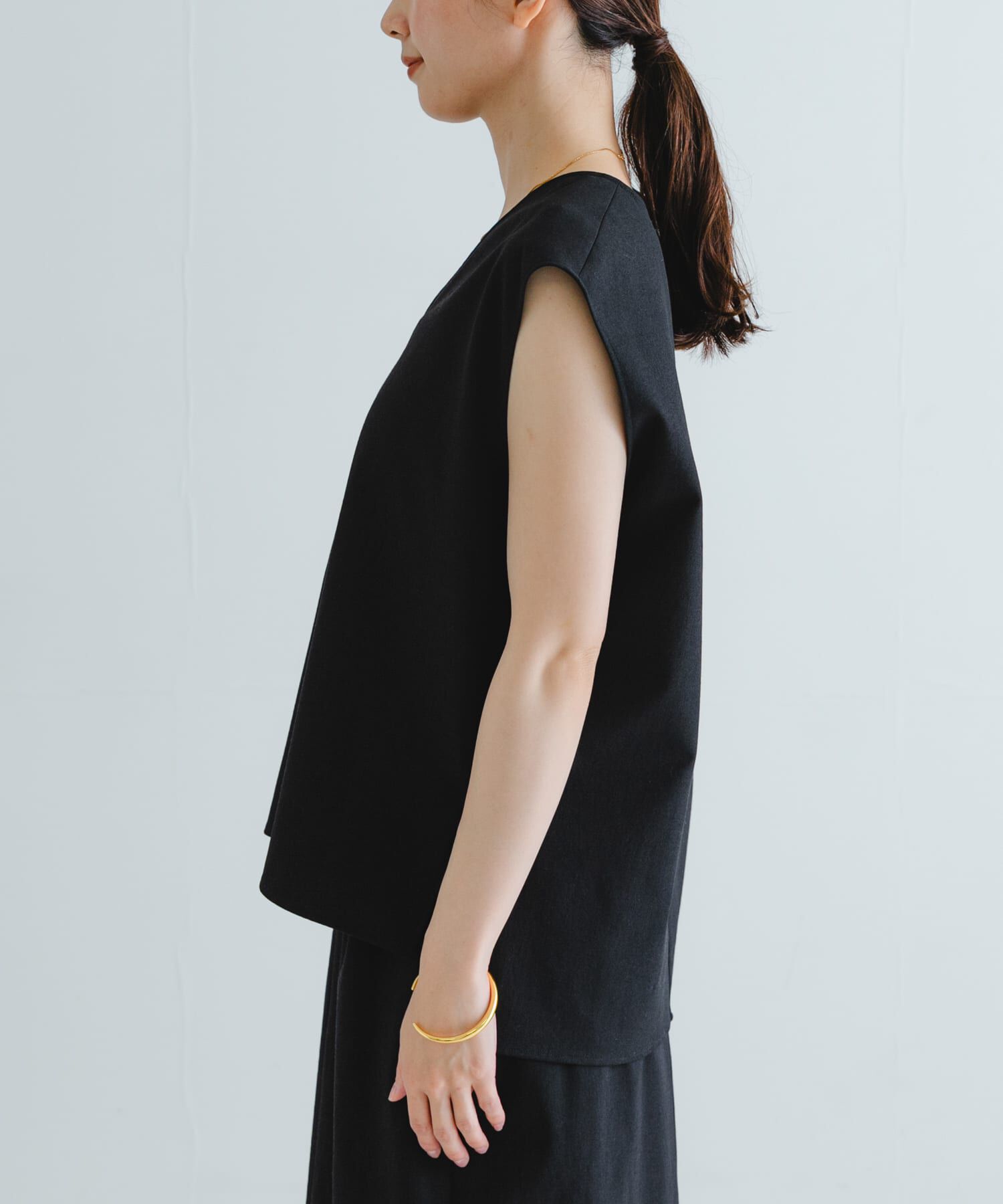 URBAN RESEARCH「リネン混Vネックブラウス」|ベスト・ジレ|