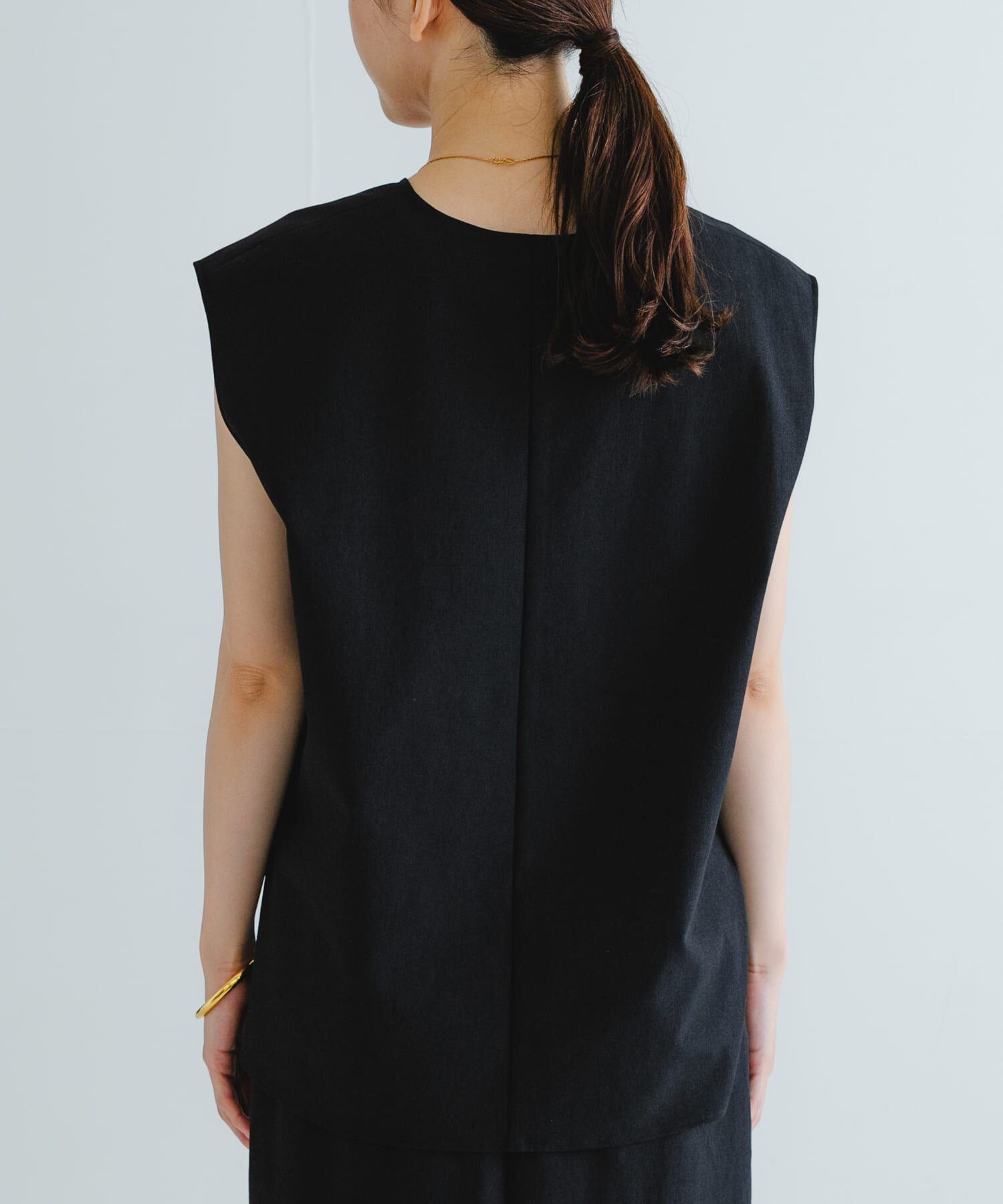 URBAN RESEARCH「リネン混Vネックブラウス」|ベスト・ジレ|