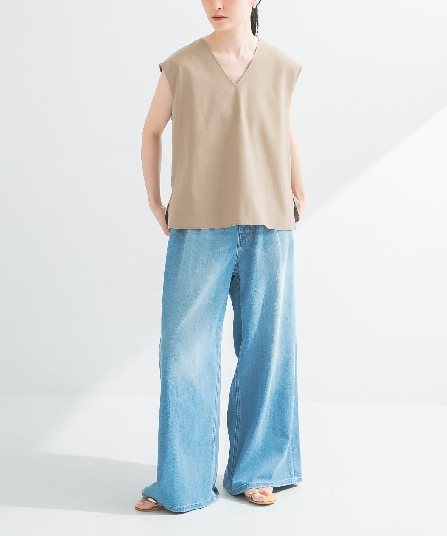 URBAN RESEARCH「リネン混Vネックブラウス」|ベスト・ジレ|