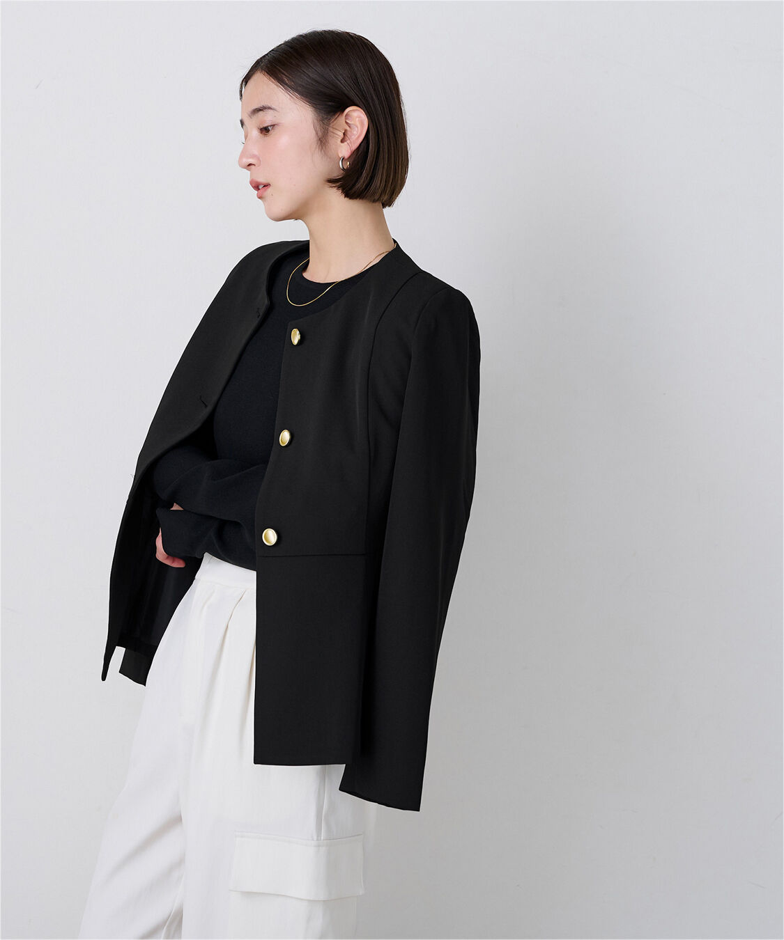 ur's「【小林有里さんコラボアイテム】美シルエットゴールド釦ペプラムジャケット」|ノーカラージャケット|