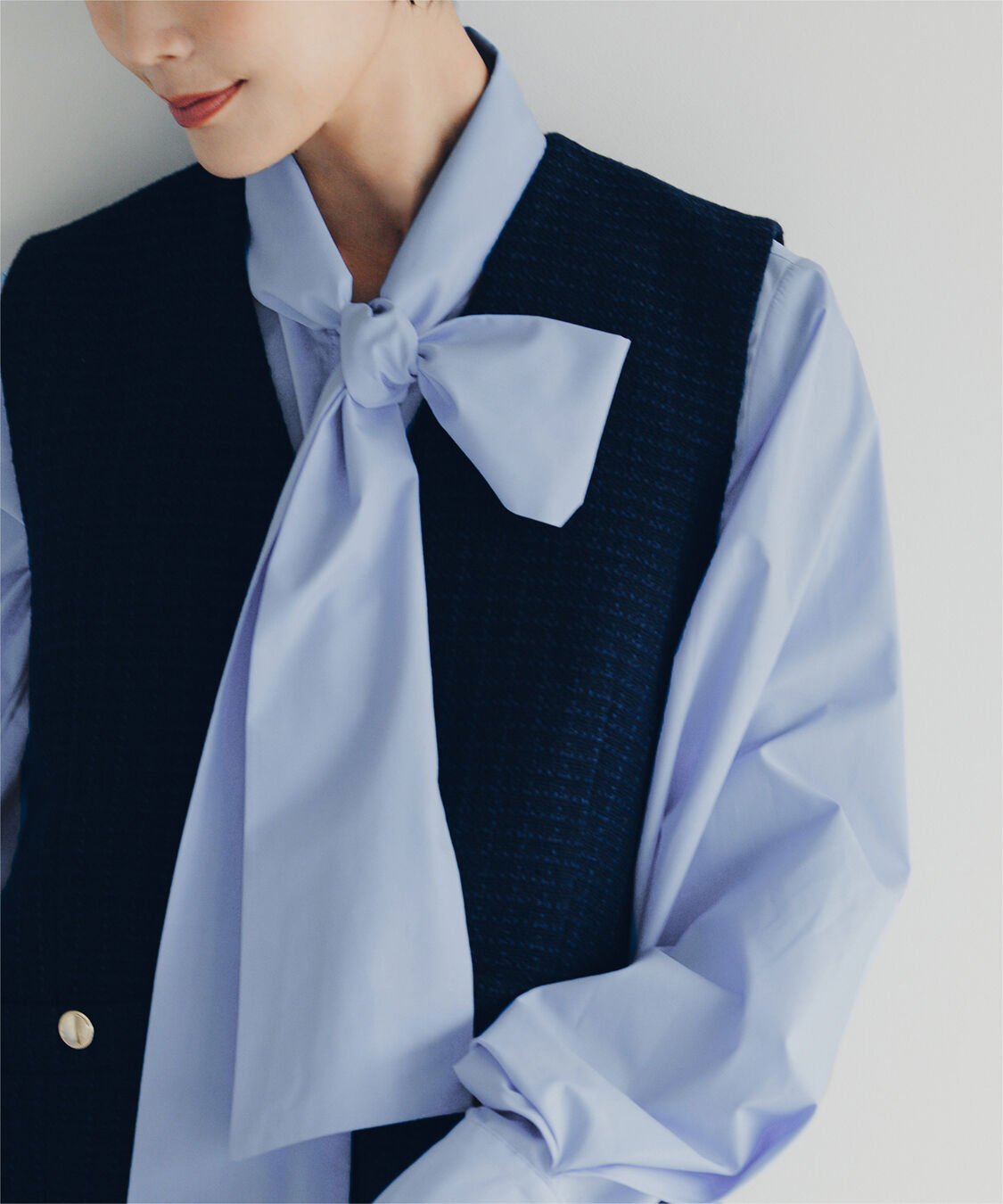 ur's「【小林有里さんコラボアイテム】袖タックボウタイブラウス」|シャツ・ブラウス|