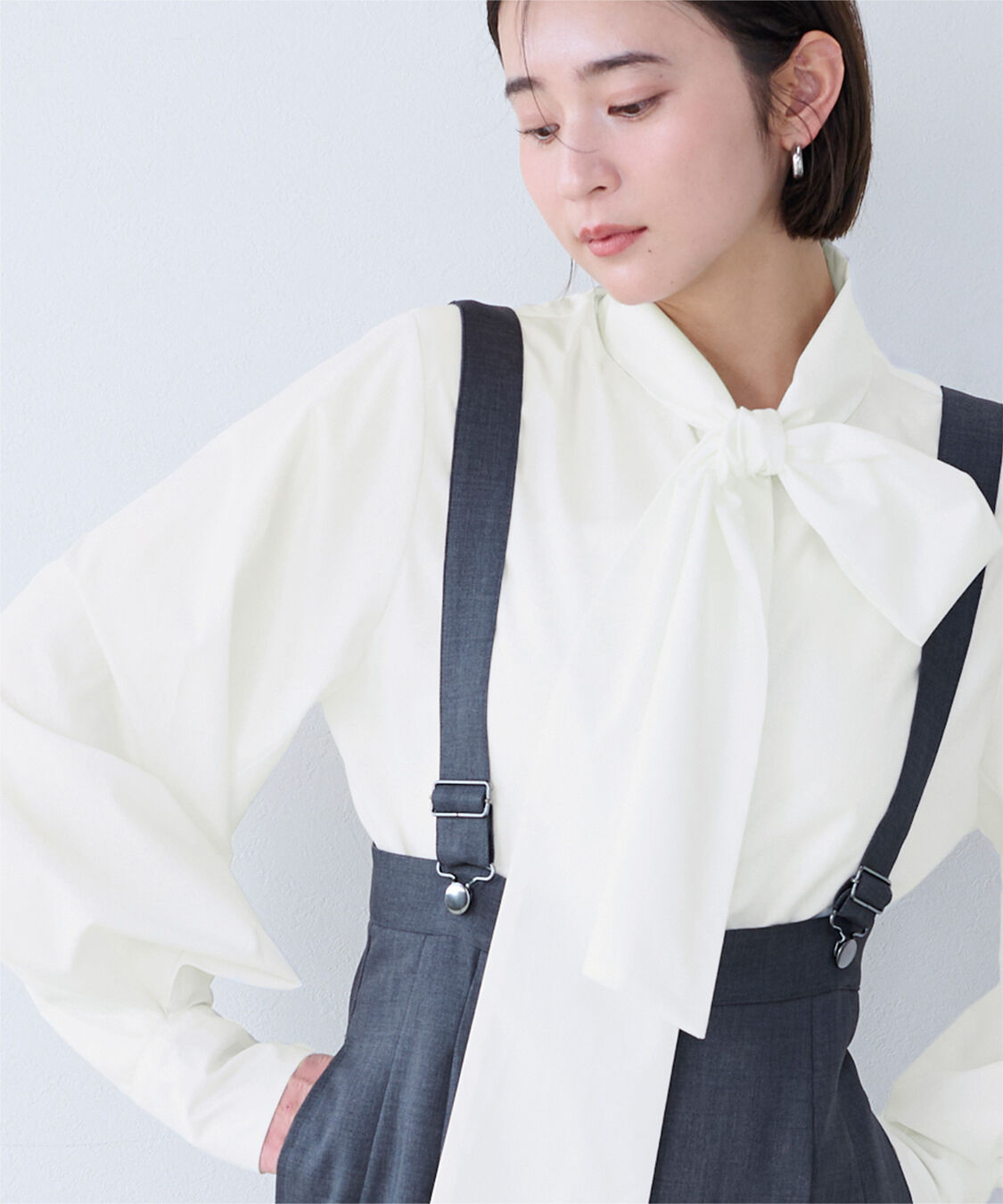 ur's「【小林有里さんコラボアイテム】袖タックボウタイブラウス」|シャツ・ブラウス|