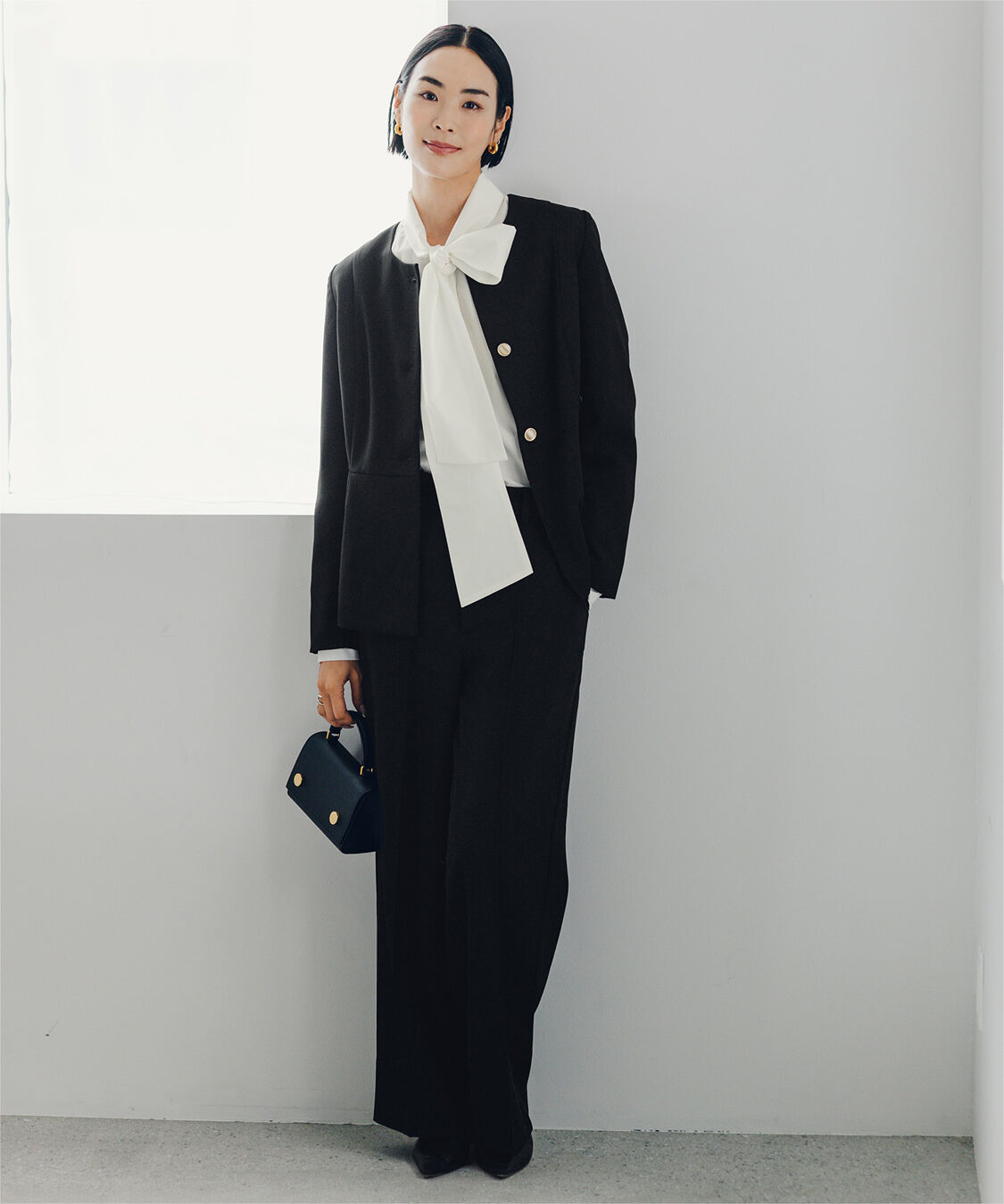 ur's「【小林有里さんコラボアイテム】袖タックボウタイブラウス」|シャツ・ブラウス|