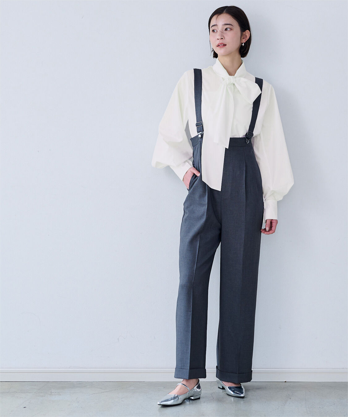 ur's「【小林有里さんコラボアイテム】袖タックボウタイブラウス」|シャツ・ブラウス|