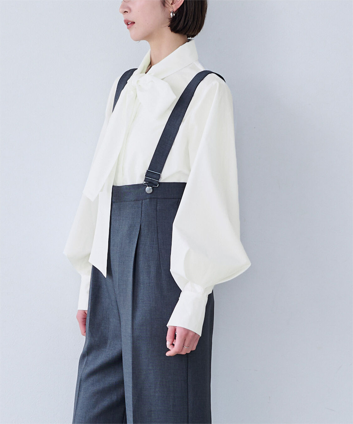 ur's「【小林有里さんコラボアイテム】袖タックボウタイブラウス」|シャツ・ブラウス|