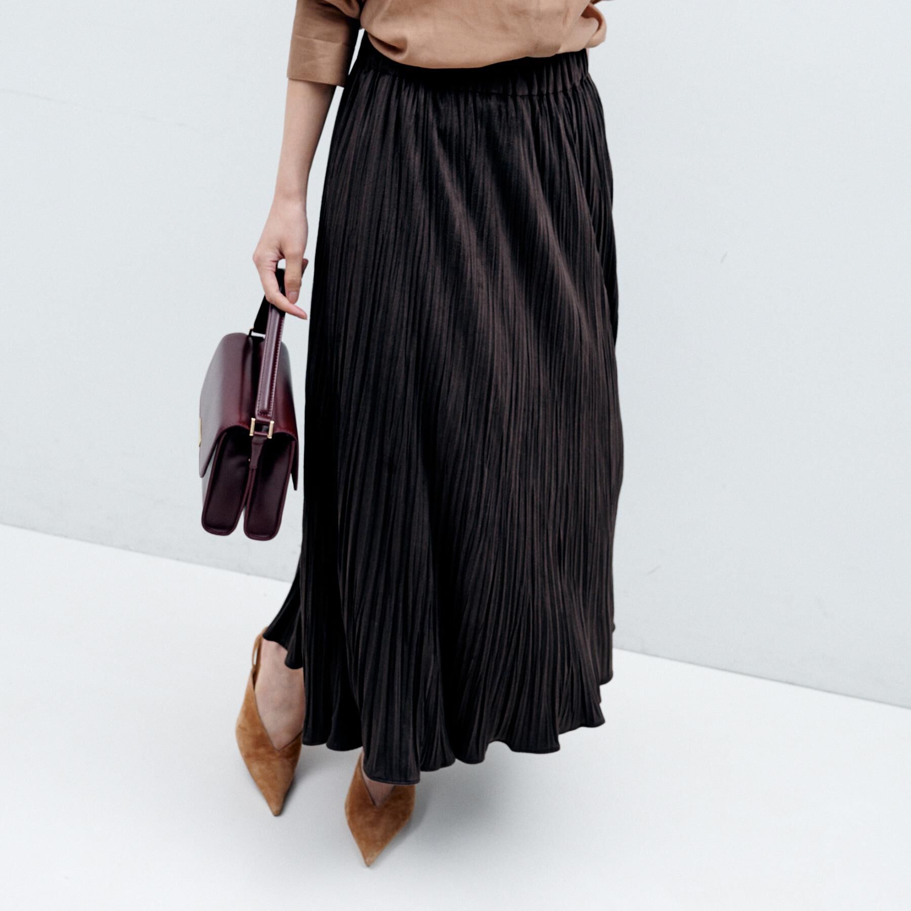 UNTITLED「【シワ知らず/ウエストゴム】スエード風プリーツスカート」|スカート|