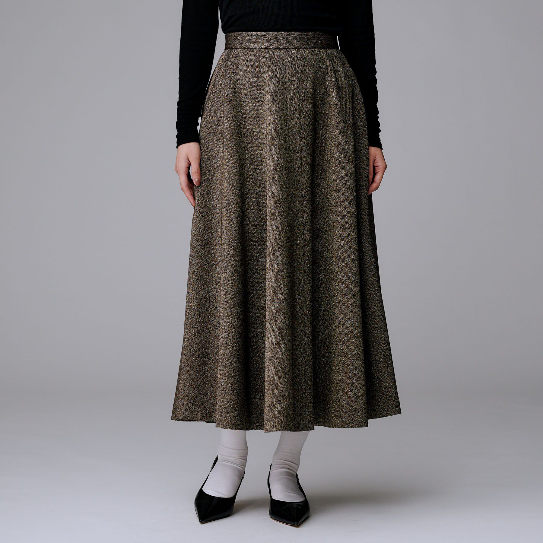 UNTITLED「【ミディ丈/ウール混】クラシカルヘリンボーン　ラメスカート」|スカート|ゴールド(007)