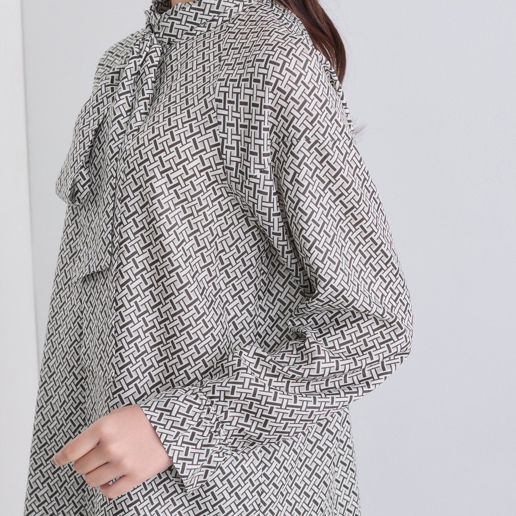 INDIVI「ジオメプリントボウタイブラウス」|シャツ・ブラウス|