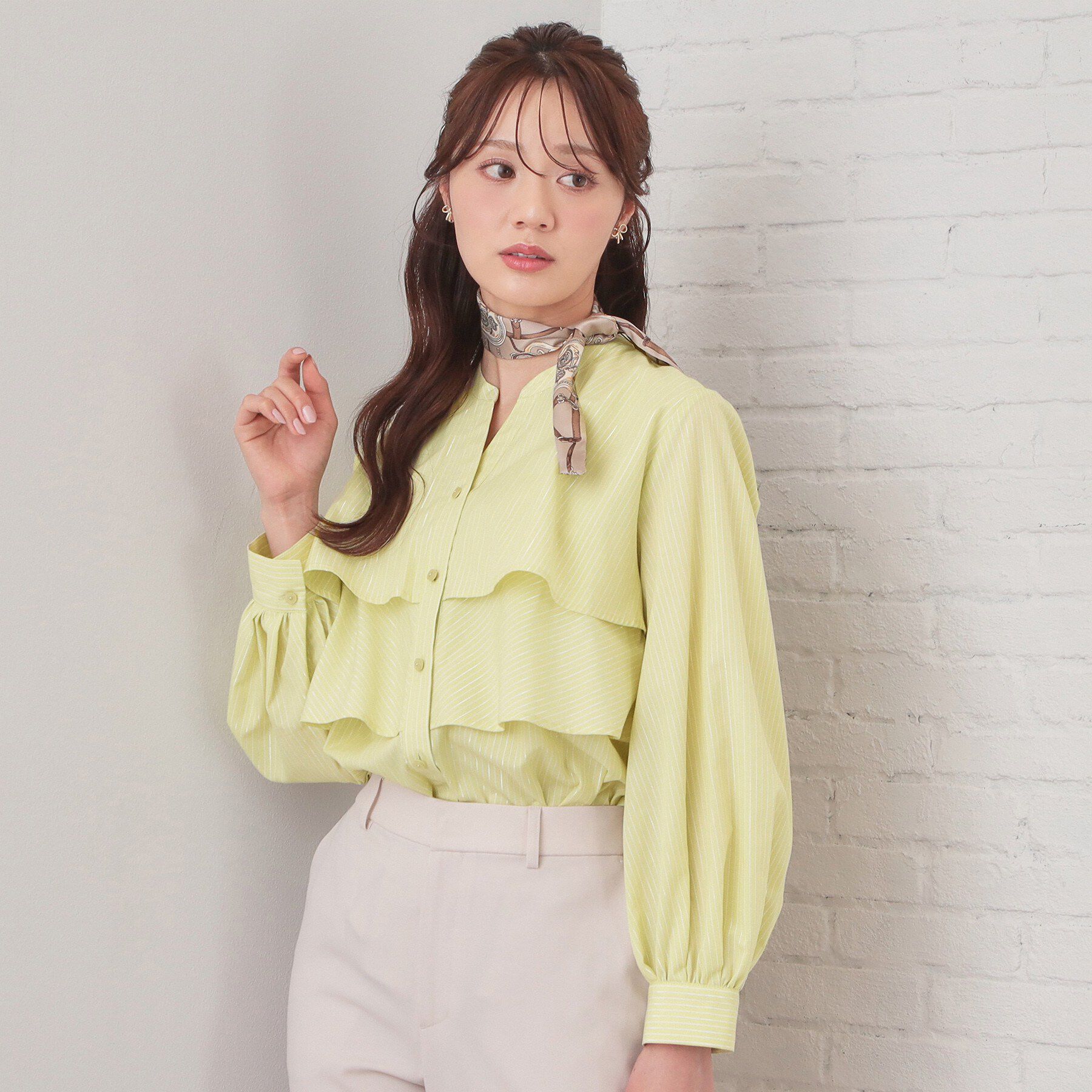 index「フリルキーネックシャツ【洗濯機OK/イージーアイロン/防シワ】《XS-LL/7col》」|シャツ・ブラウス|