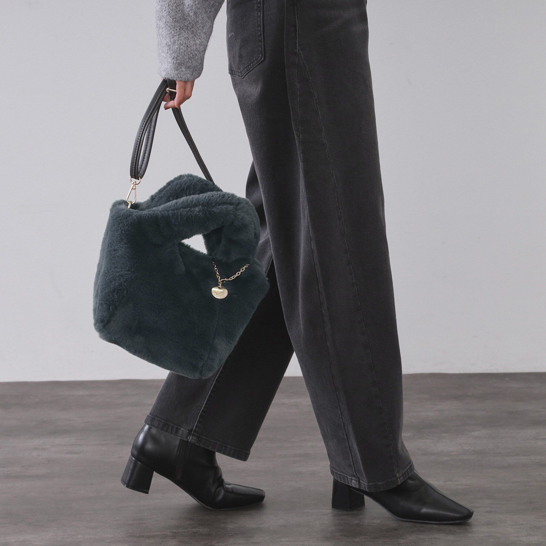 OPAQUE.CLIP「【2WAY】フェイクファーミドルトートバッグ」|トートバッグ|チャコールグレー(0