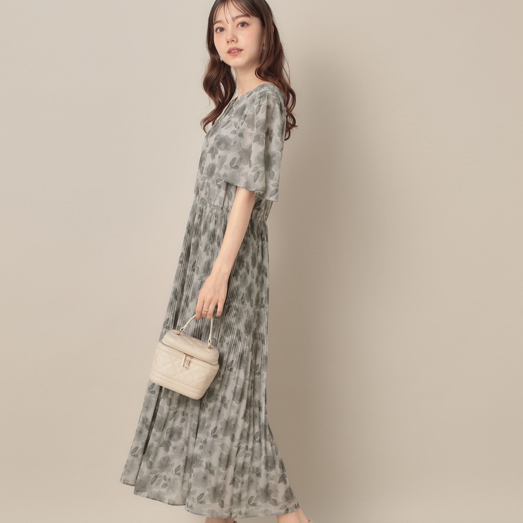 Couture broach「【二の腕カバー・楽ちん・通勤】シフォンプリーツワンピース」|ワンピース|