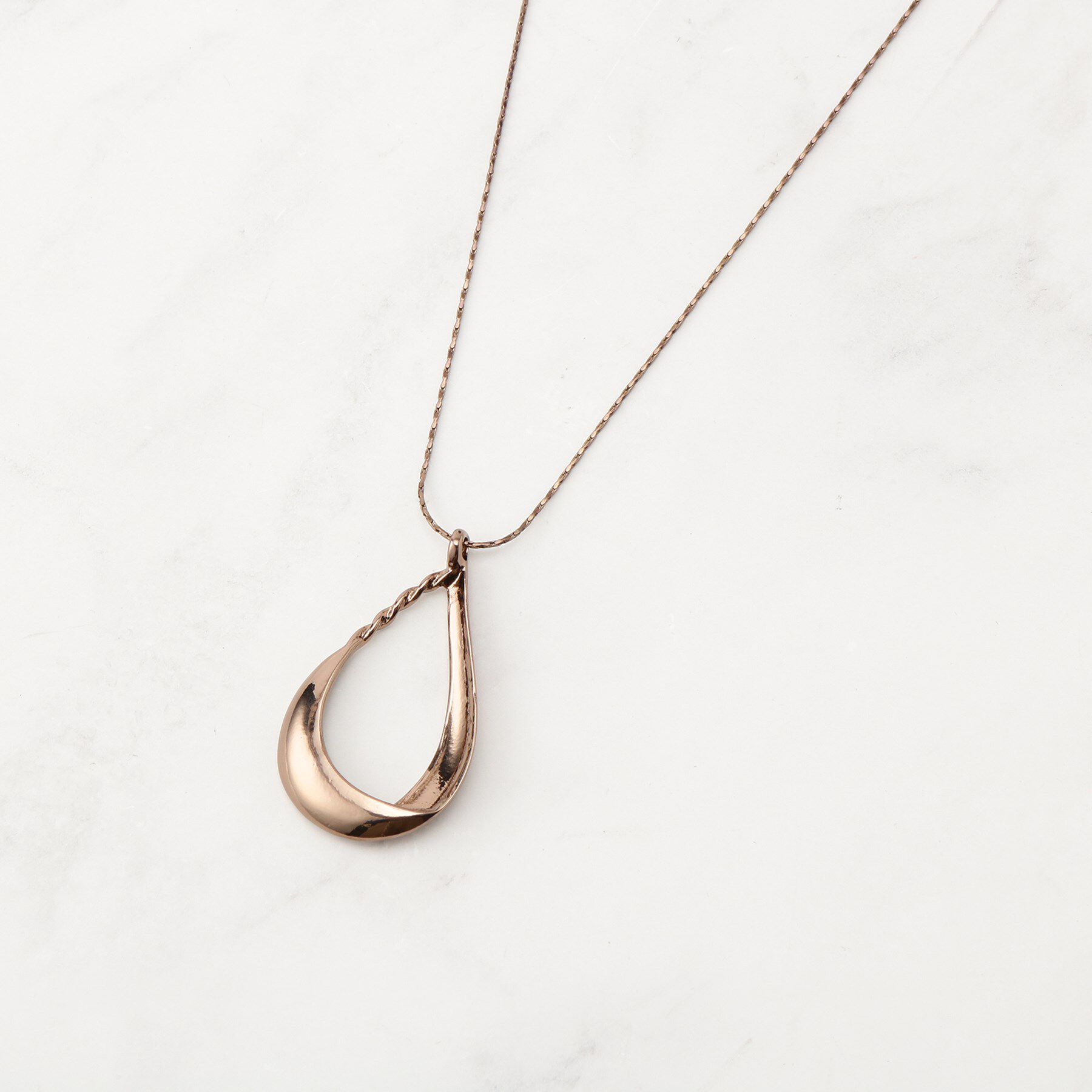 SHOO･LA･RUE「フェイクスエードドロップネックレス」|ネックレス|ブラウン(043)