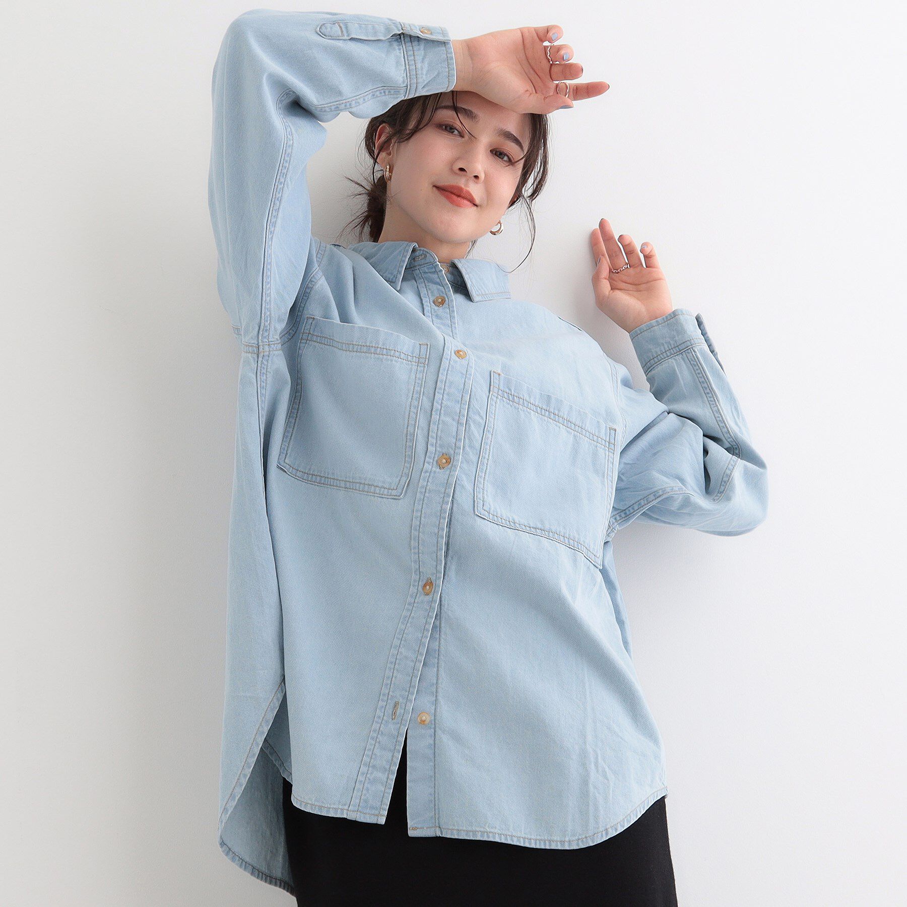 SHOO･LA･RUE「【洗濯機可/ライトオンスデニム】こなれ感をプラスする BIGポケットデニムシャツ」|シャツ・ブラウス|ブルー(091)