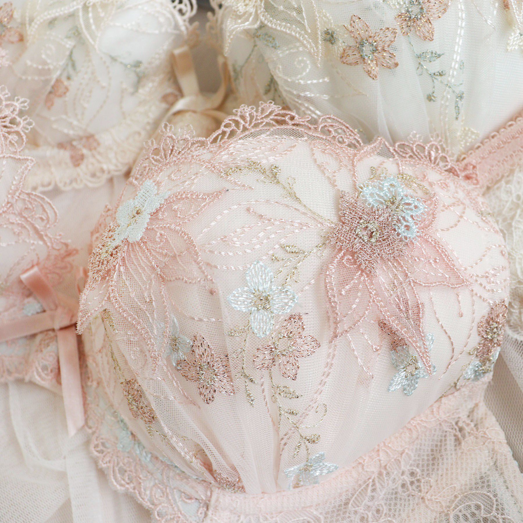 Risa Magli「セレスティナ ブラジャー (D-F) ＜V Make Type＞」|インナー|