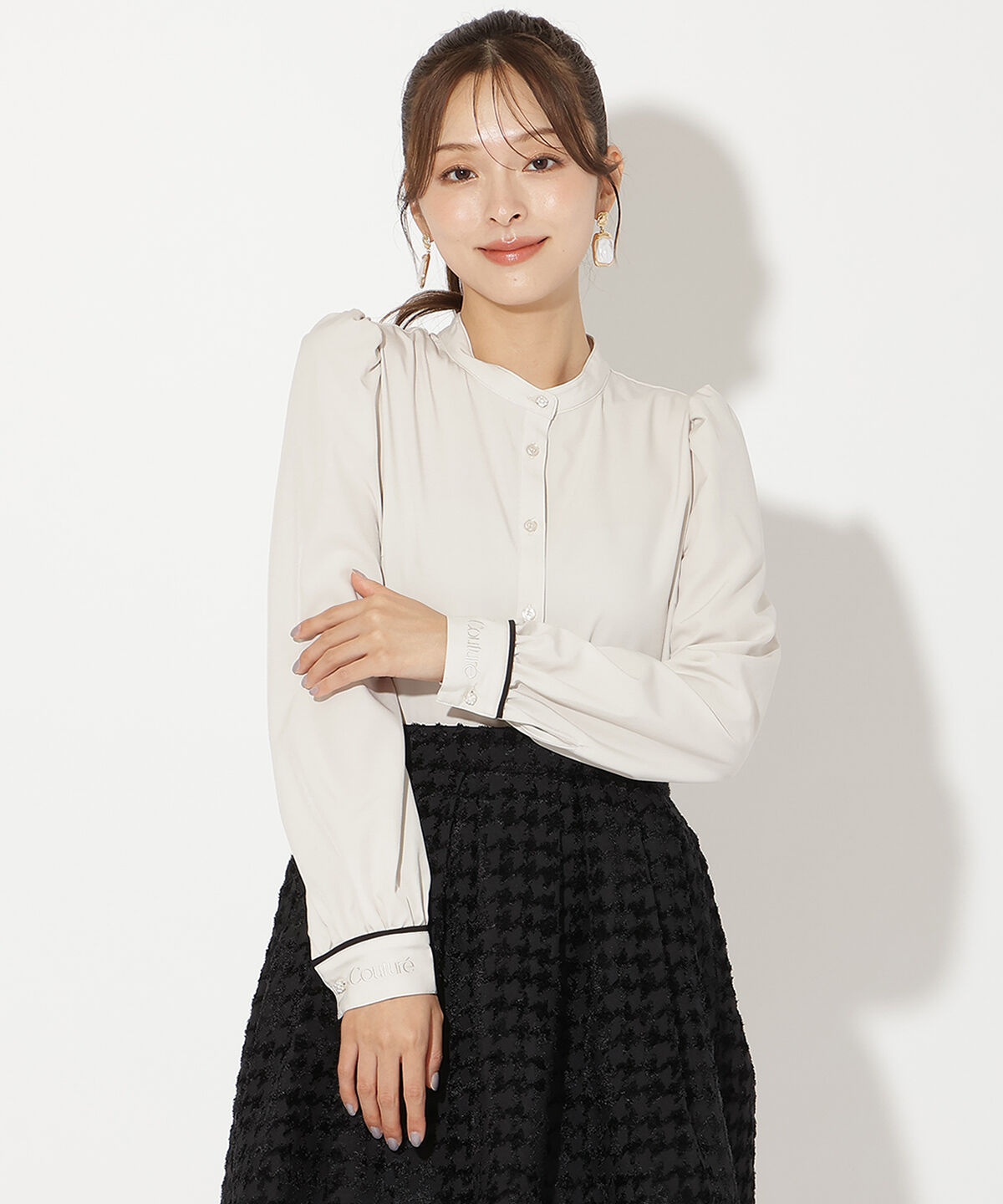 アンドクチュール「カフス刺繍ボウタイブラウス」|シャツ・ブラウス|