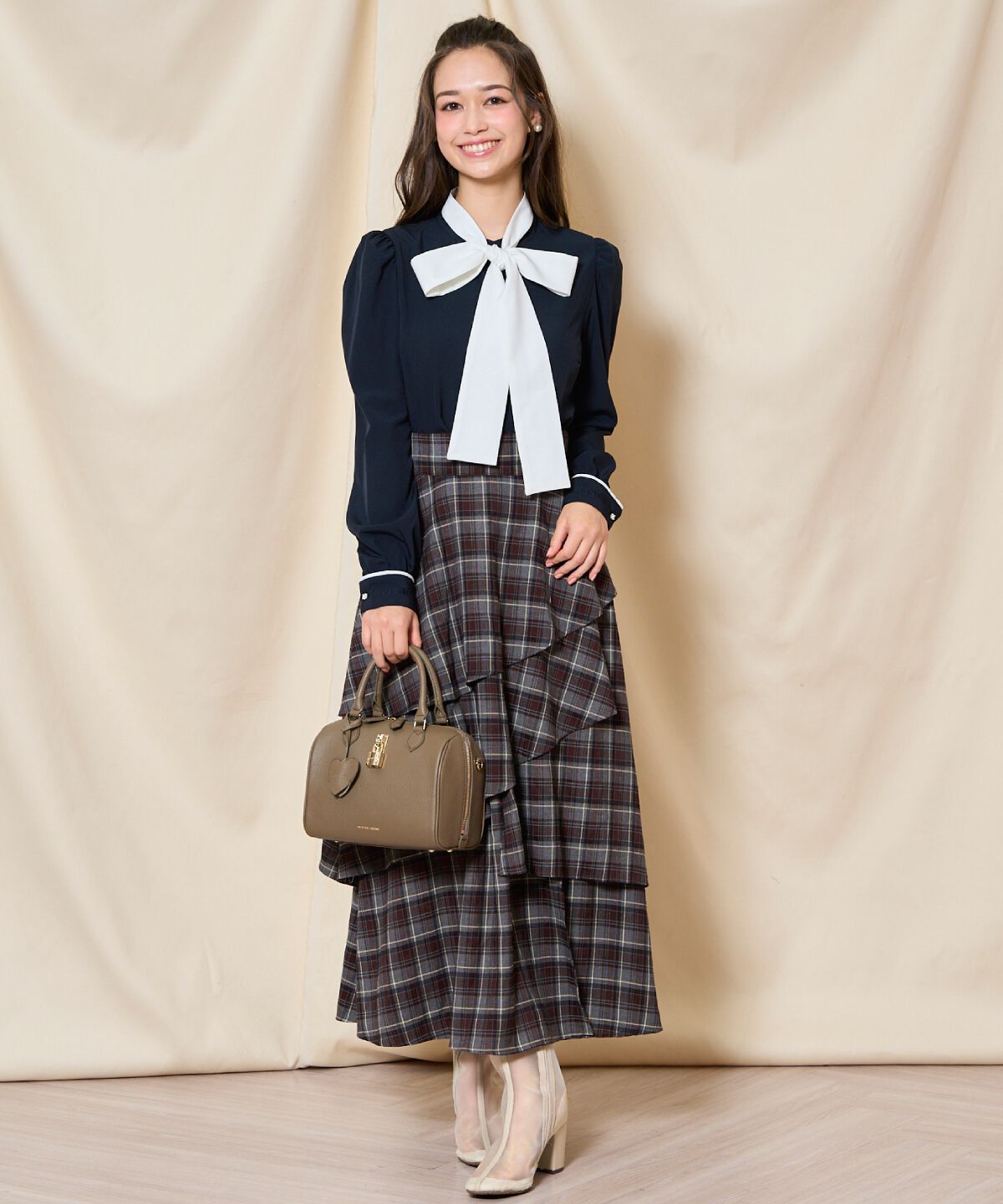 アンドクチュール「カフス刺繍ボウタイブラウス」|シャツ・ブラウス|