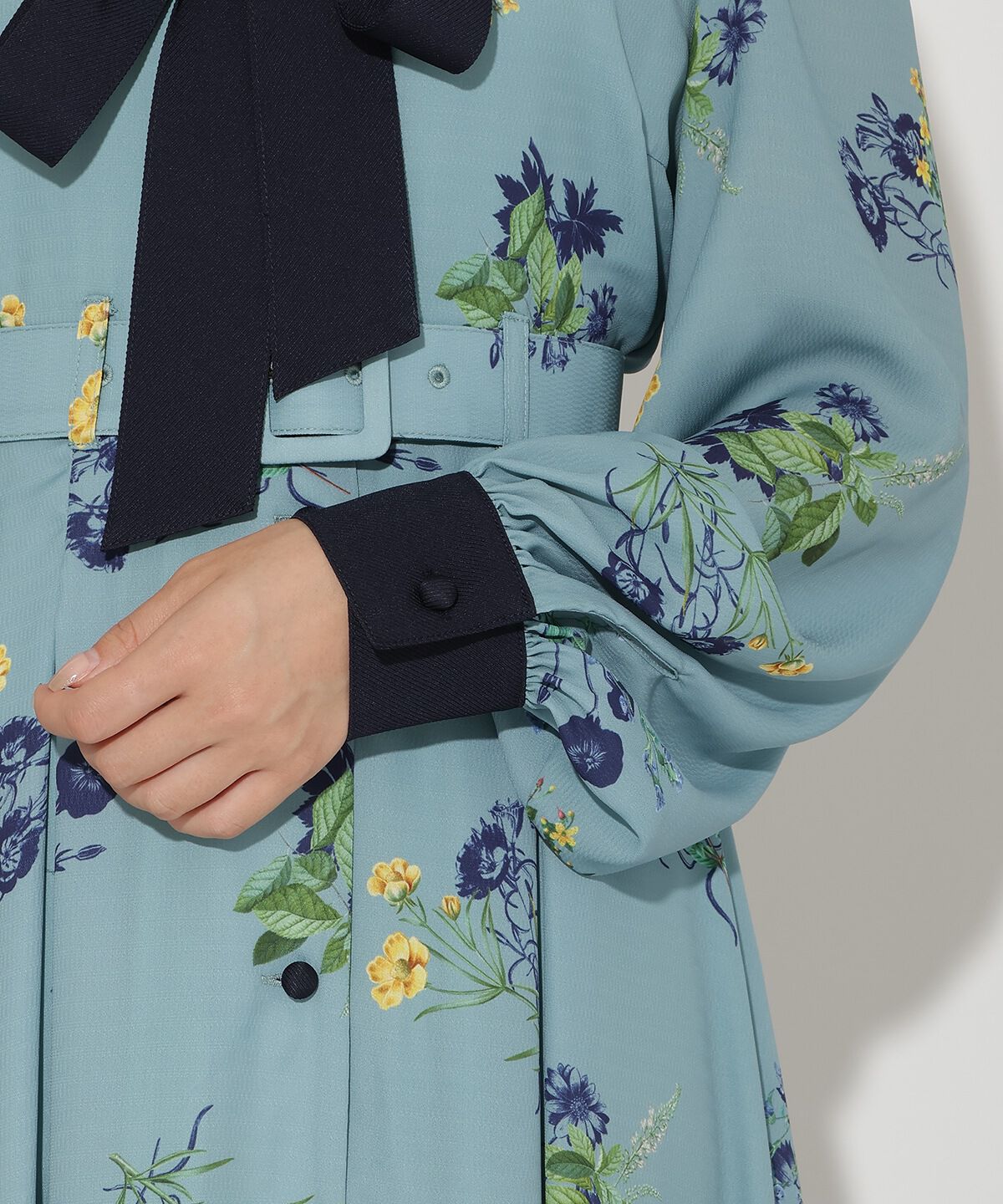 アンドクチュール「ドローイングフラワー配色襟長袖ワンピース」|ワンピース|