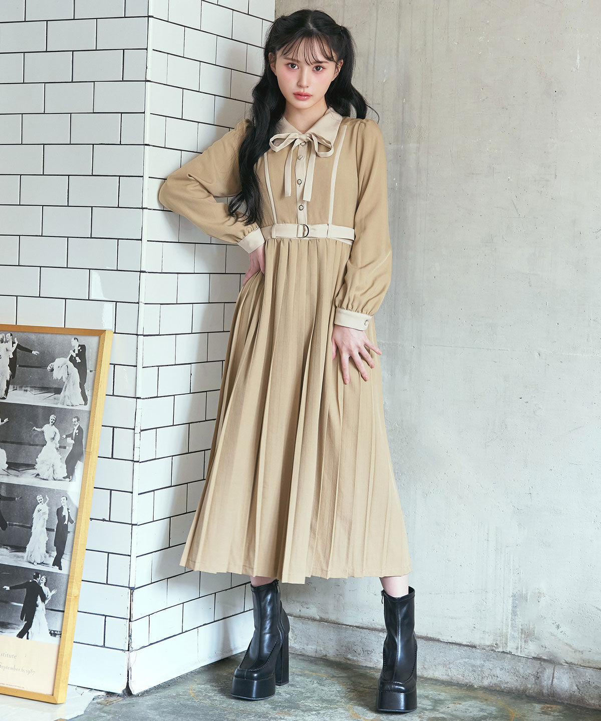 REDYAZEL「クラシカルバイカラーラインリボンタイプリーツロングワンピース」|ワンピース|ベージュ