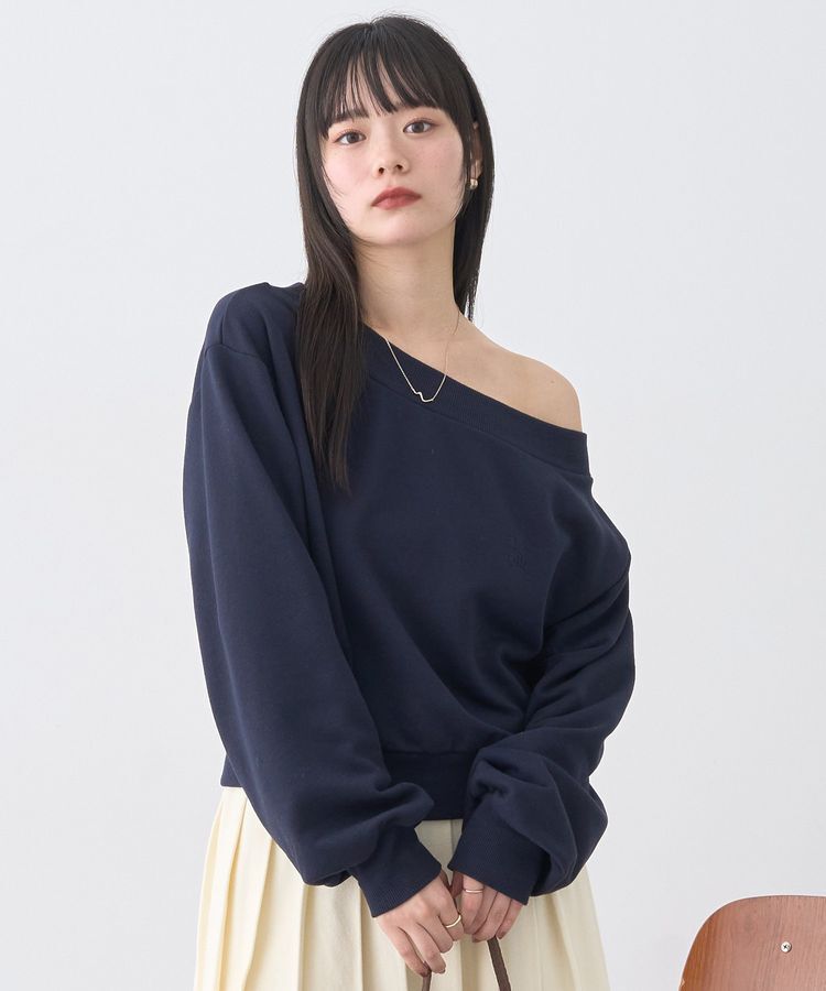 earth music&ecology「ショート丈ワンポイント刺繍オフショルスウェット」|スウェット・ジャージ|