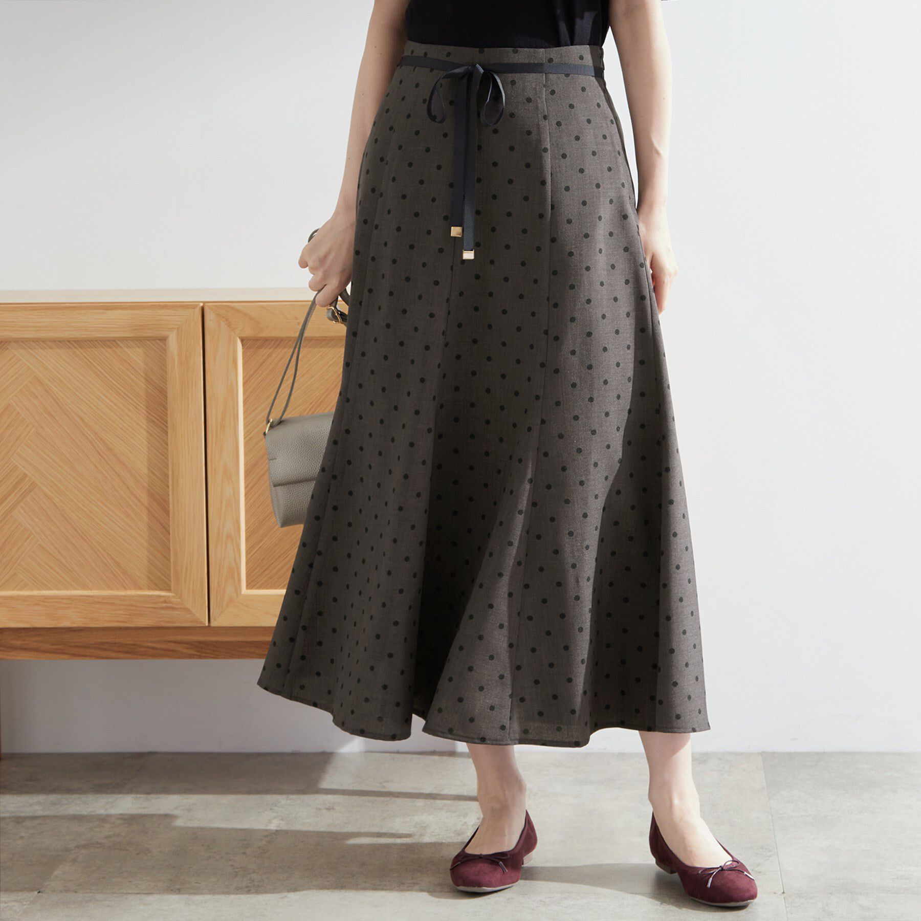 grove「ドットで華やぐ　軽やかマーメイドスカート」|スカート|チャコールグレー(1