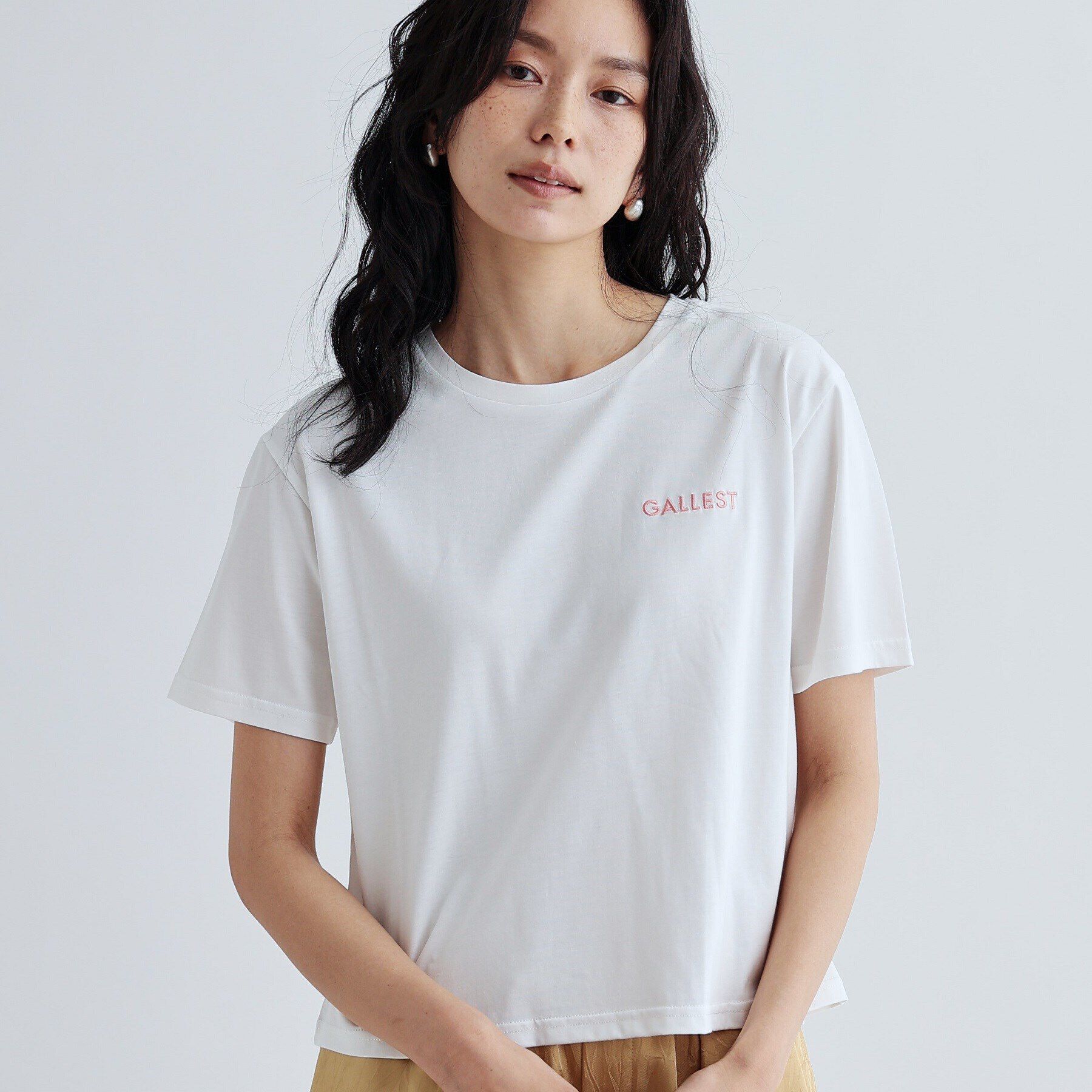 GALLEST「クロップド丈ロゴTシャツ」|Tシャツ・カットソー|ホワイト(001)