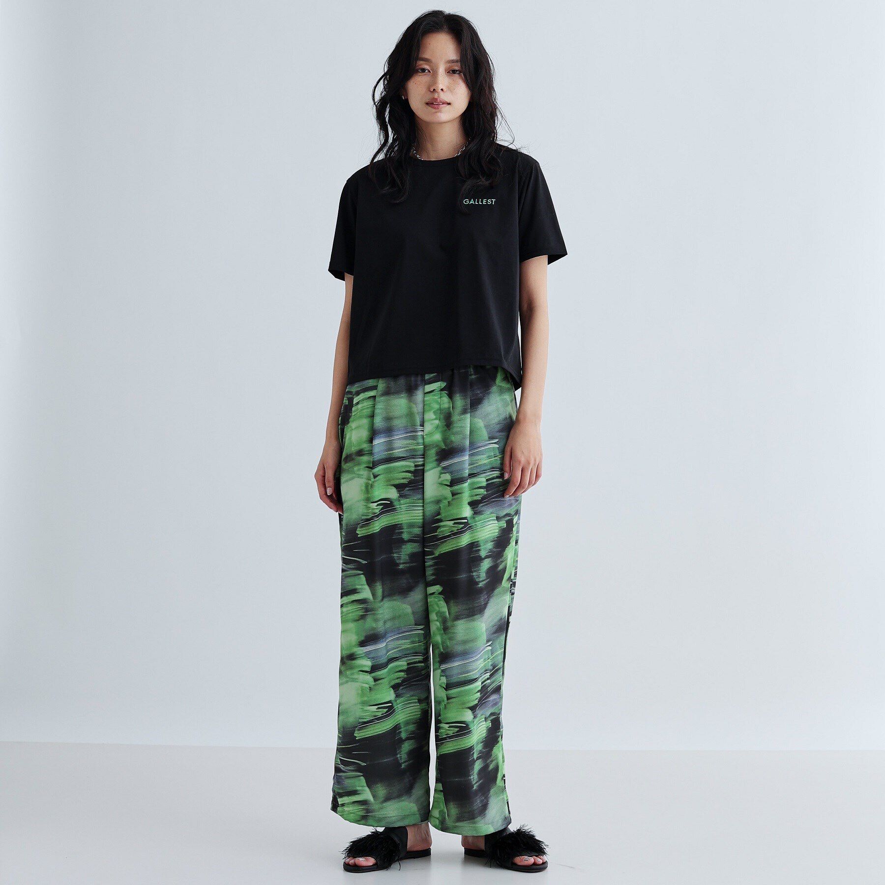 GALLEST「クロップド丈ロゴTシャツ」|Tシャツ・カットソー|