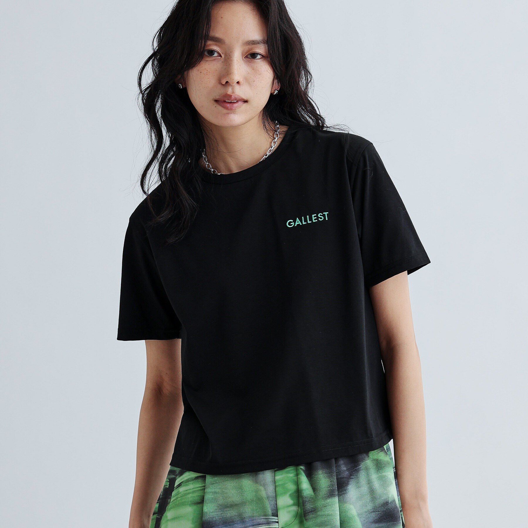 GALLEST「クロップド丈ロゴTシャツ」|Tシャツ・カットソー|