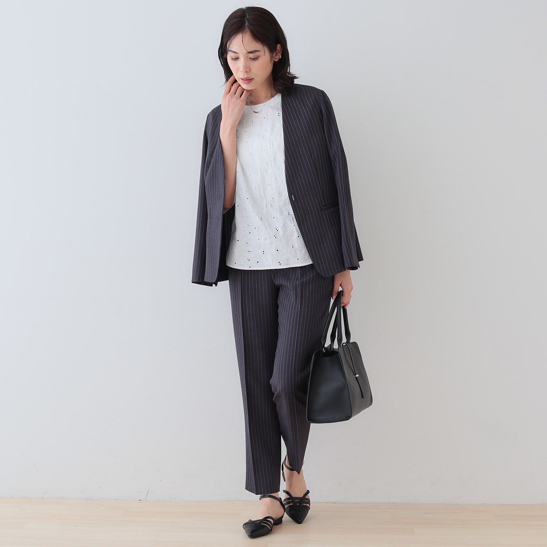 INDIVI「【洗える】フラワーカット刺繍フレアスリーブブラウス」|シャツ・ブラウス|