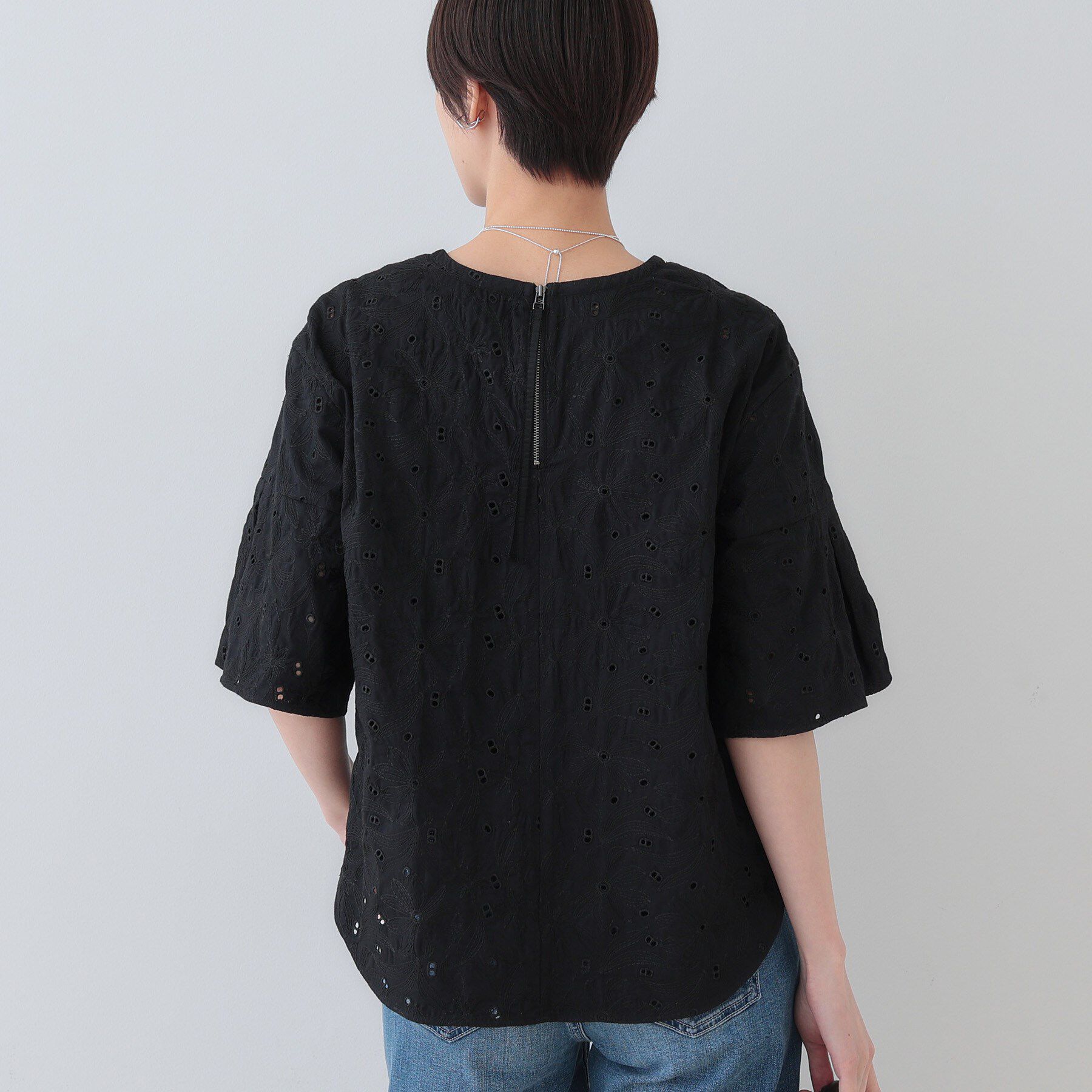 INDIVI「【洗える】フラワーカット刺繍フレアスリーブブラウス」|シャツ・ブラウス|