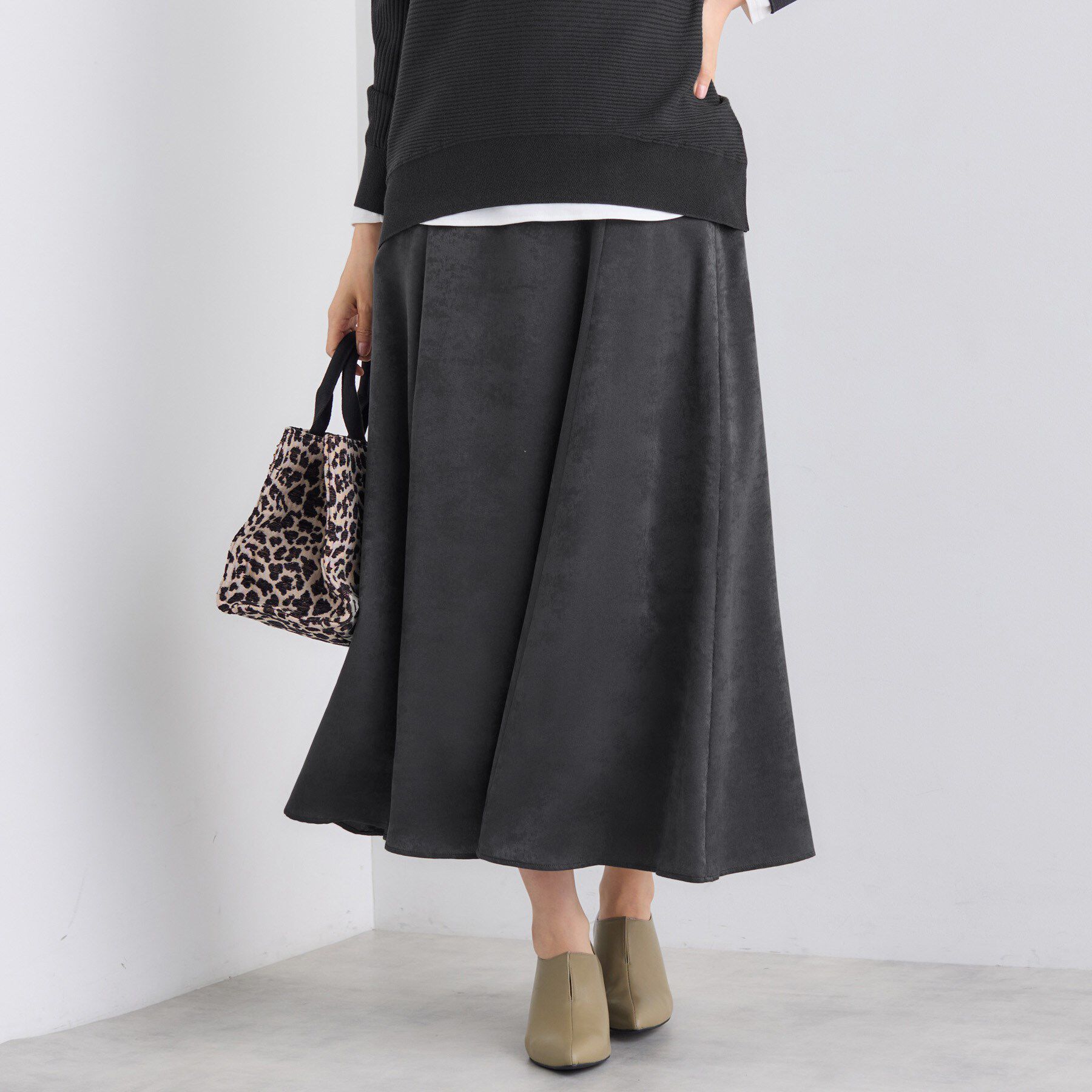 INDIVI「【UVケア／セットアップ可能】スエード調サテンスカート」|スカート|チャコールグレー(0