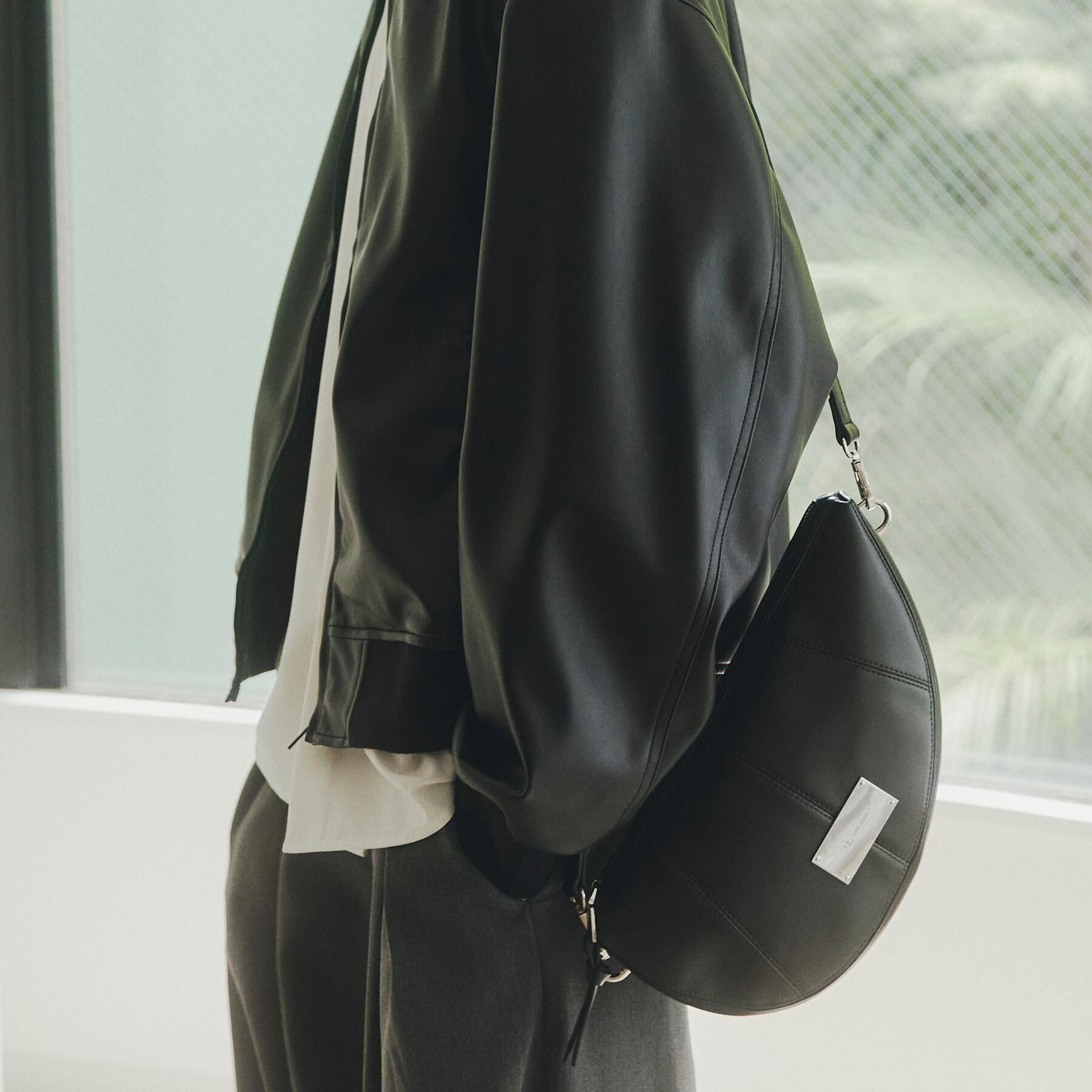 tk.TAKEO KIKUCHI「アシンメトリーハーフムーンショルダーバッグ」|ショルダー・メッセンジャー|