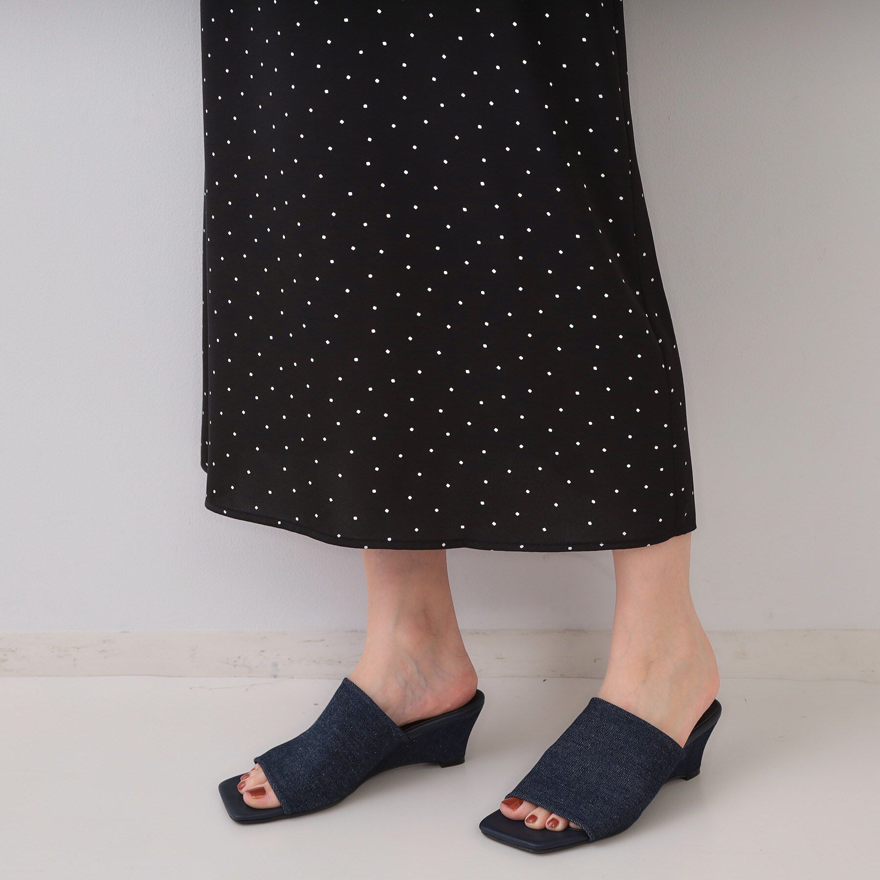 OPAQUE.CLIP「ランダムドット サテンキャミワンピース【洗濯機洗い可】」|ワンピース|