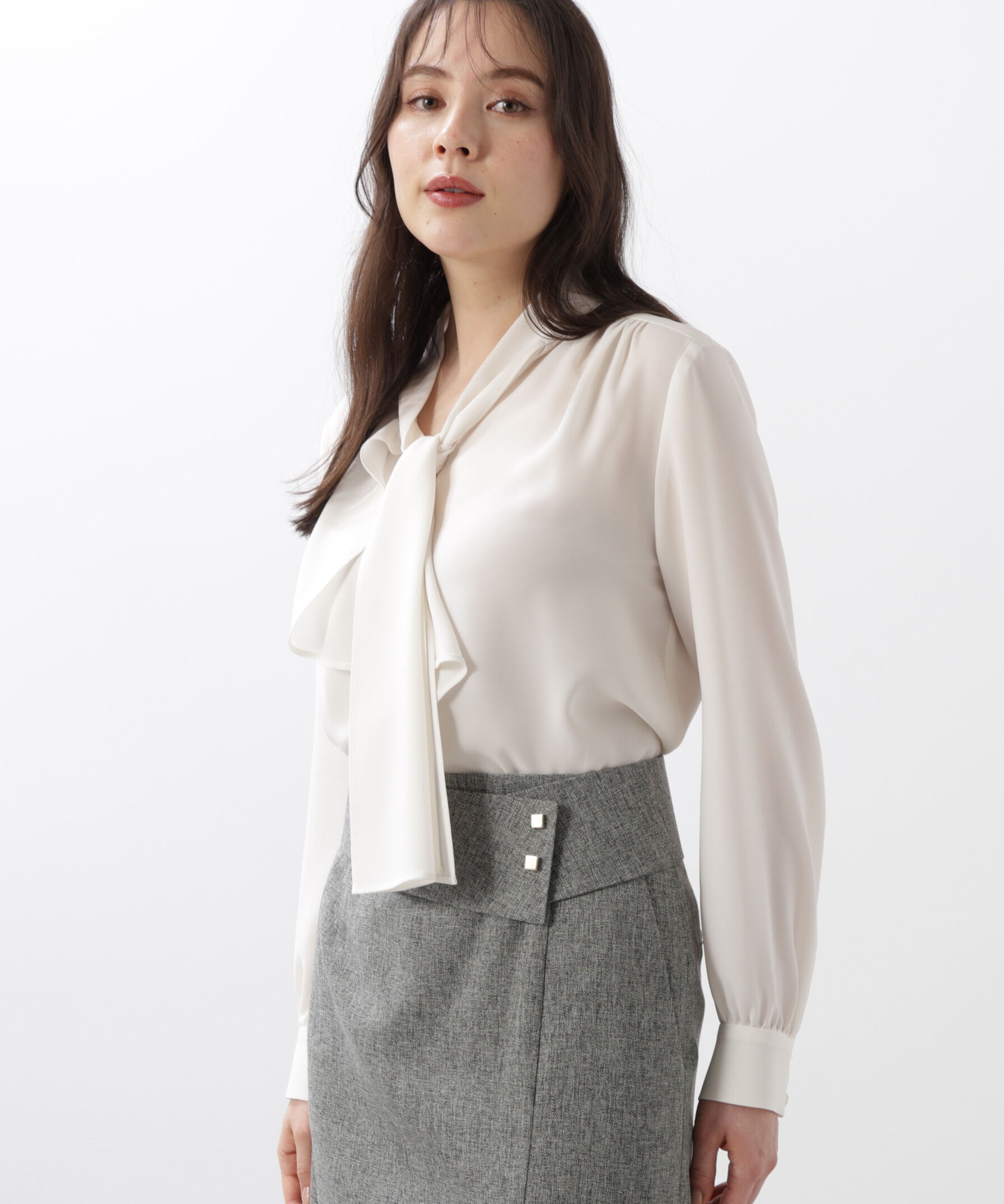  「［WEB/店舗限定カラー］ラッフルアクセントボウタイブラウス」|シャツ・ブラウス|