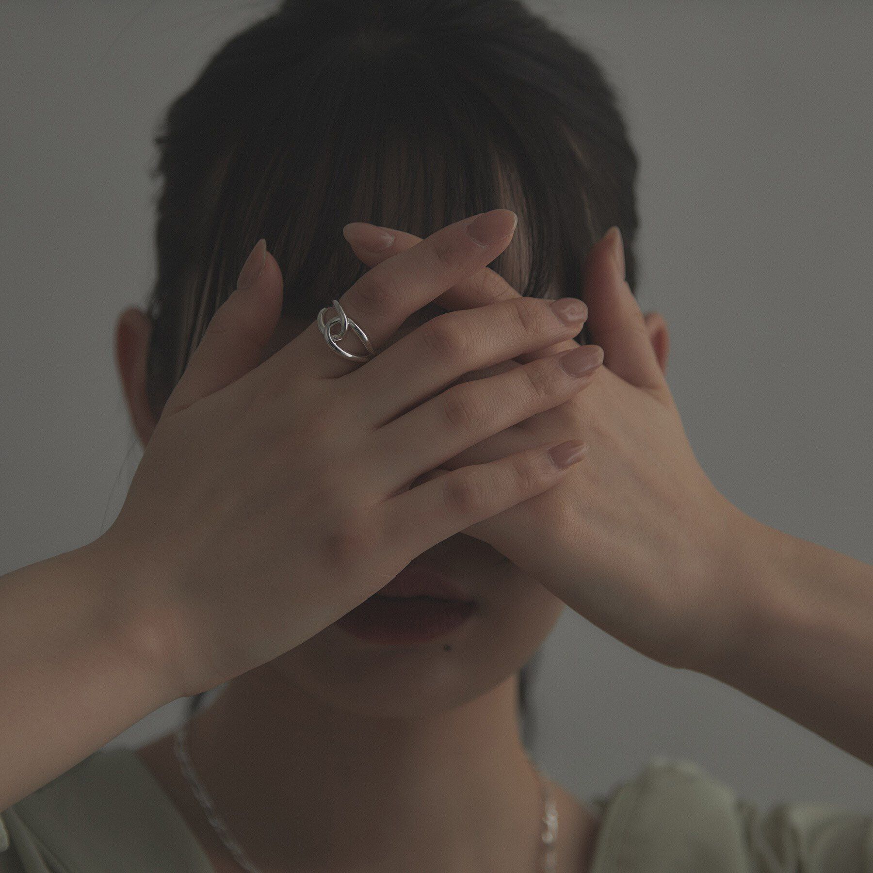 COCOSHNIK ONKITSCH「シルバー ラインリング オーバルノット」|リング|