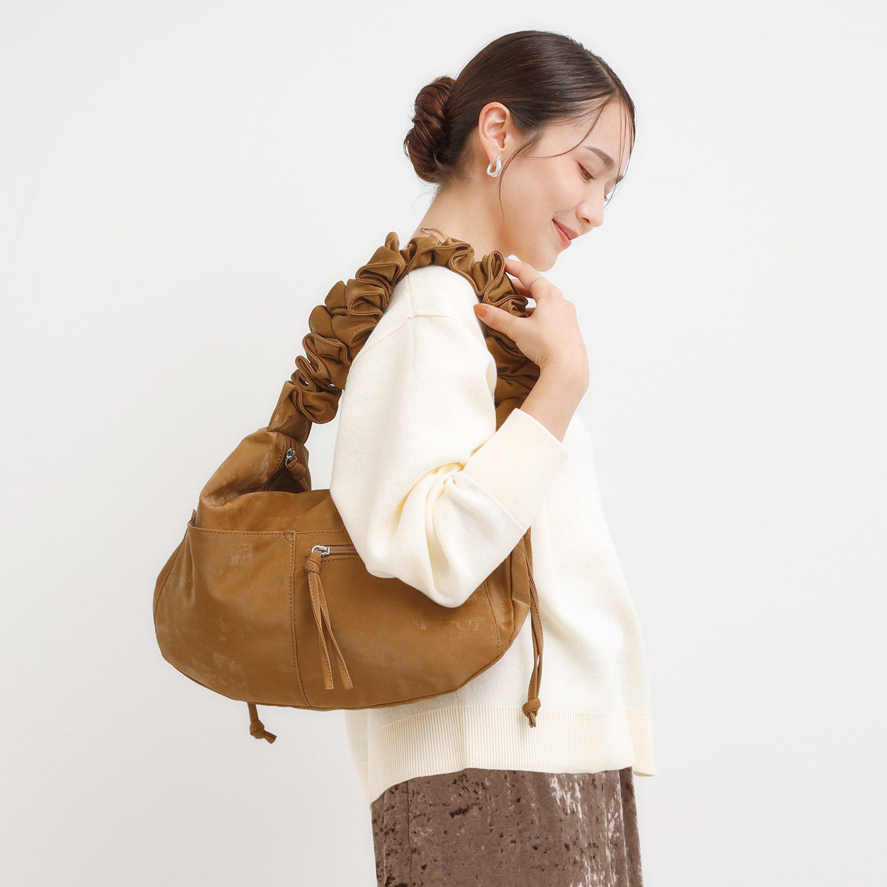 SHOO･LA･RUE「ハンドルフリルショルダーバッグ」|ショルダー・メッセンジャー|キャメルブラウン(0