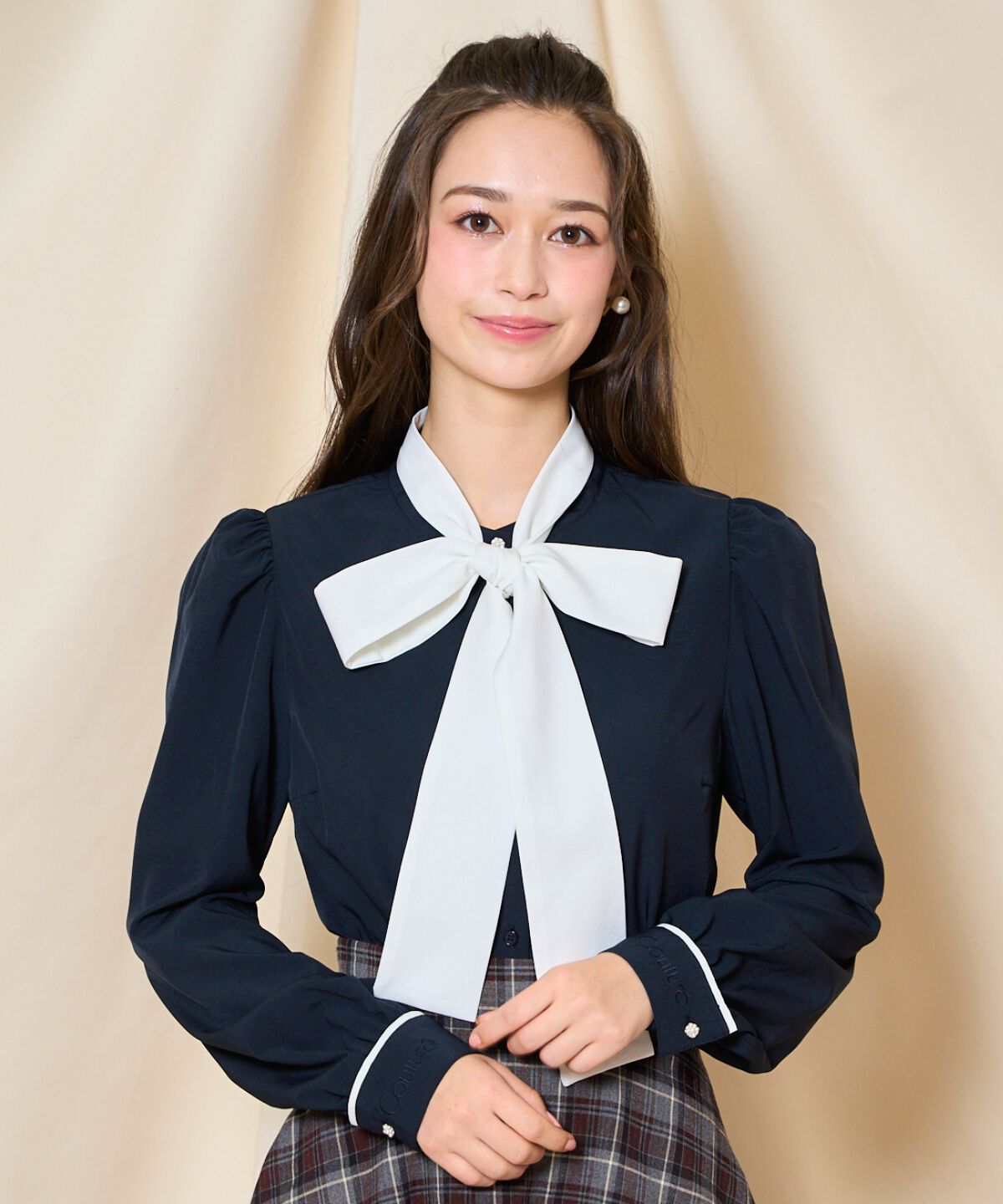 アンドクチュール「カフス刺繍ボウタイブラウス」|シャツ・ブラウス|